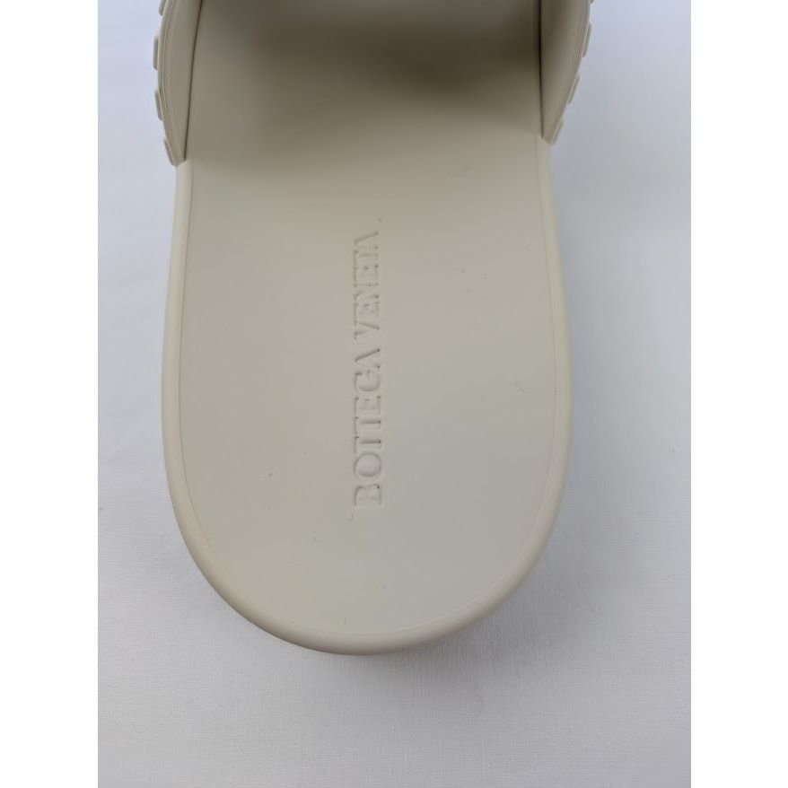 Bottega Veneta o1rshd1 Rubber Carpet Slider Sandal in Sea Salt Size US 8 / EU 41 - 10 Thumbnail