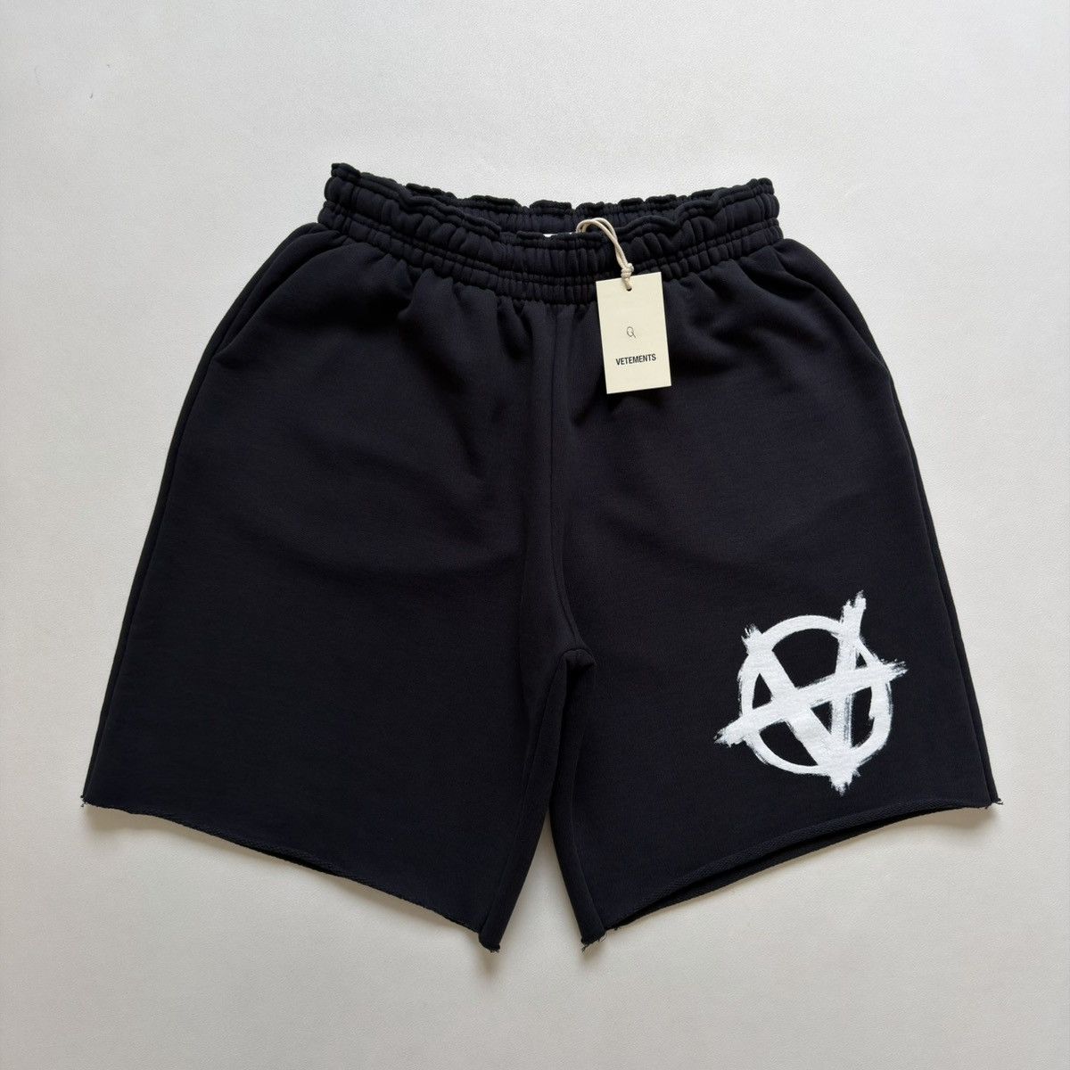 Vetements ‘Anarchy’ Print Black Raw Hem Shorts Size US 32 / EU 48 - 15 Thumbnail