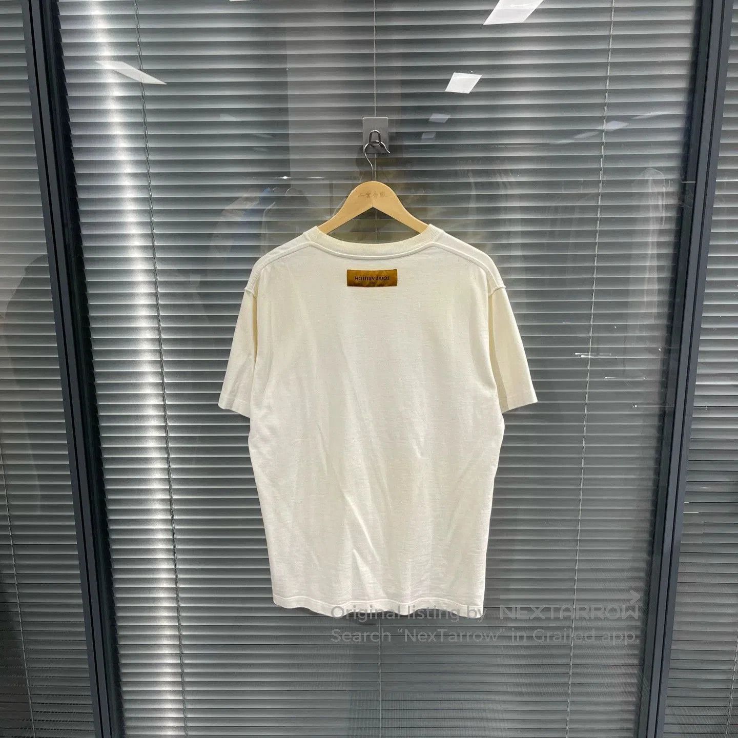 Louis Vuitton White Short-Sleeve Graphic Tee - Size L. Size US L / EU 52-54 / 3 - 2 Thumbnail