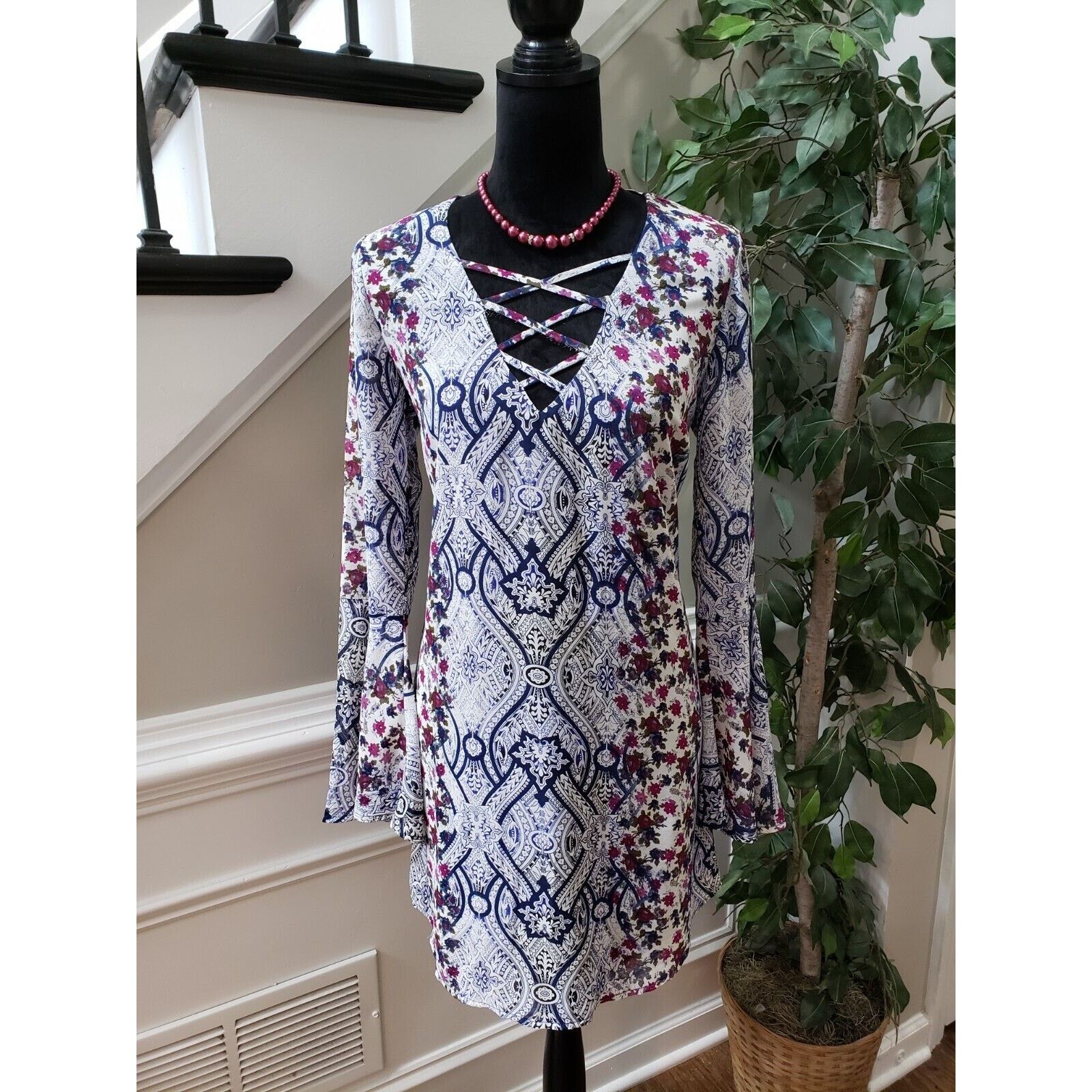 Other Speechless Polyester V-Neck Long Sleeve Knee Length Dress M Size M / US 6-8 / IT 42-44 - 1 Thumbnail