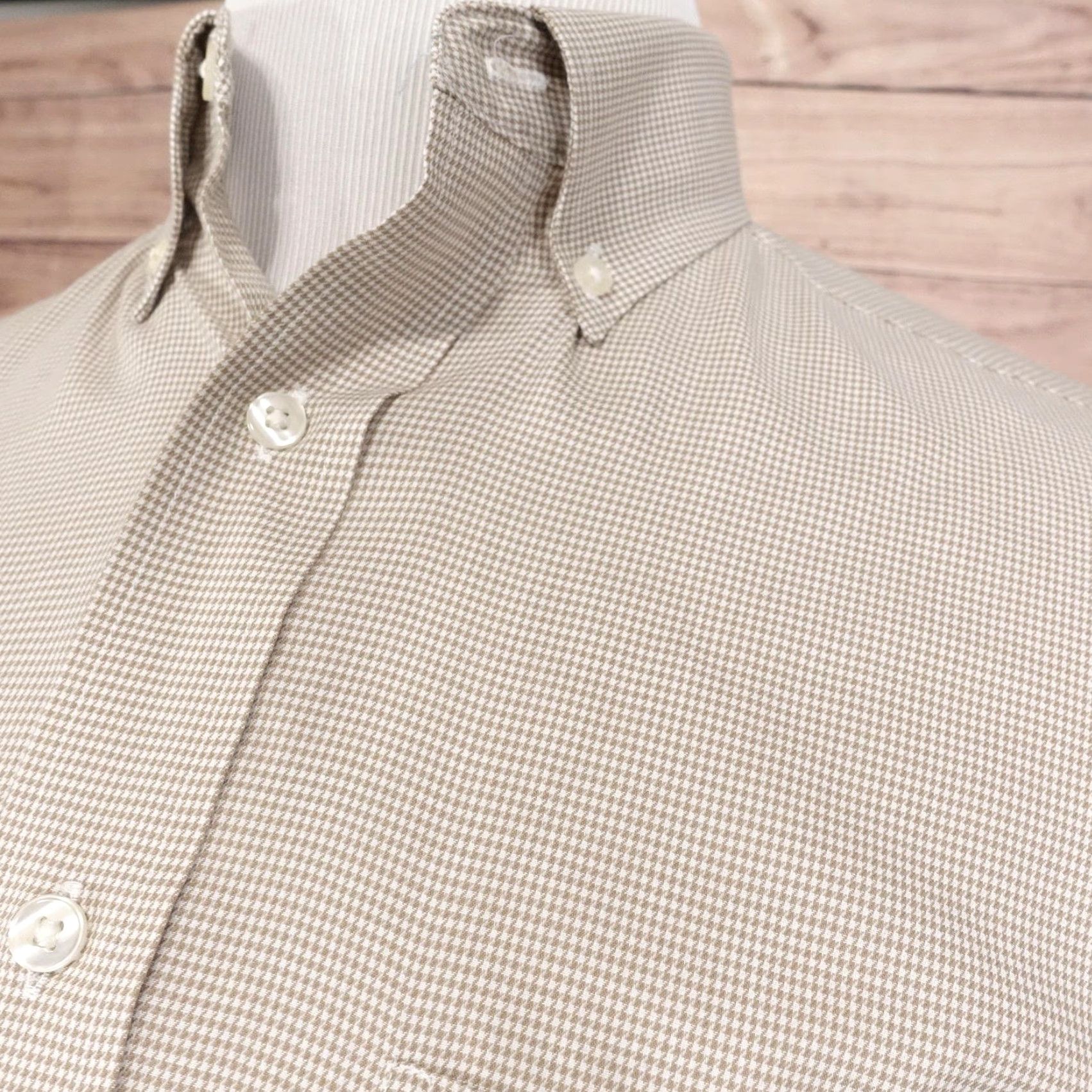 Roundtree & Yorke Roundtree & Yorke travelSMART Shirt Mens M Tan Micro Check Button Down Short Sleeve Size US M / EU 48-50 / 2 - 2 Thumbnail