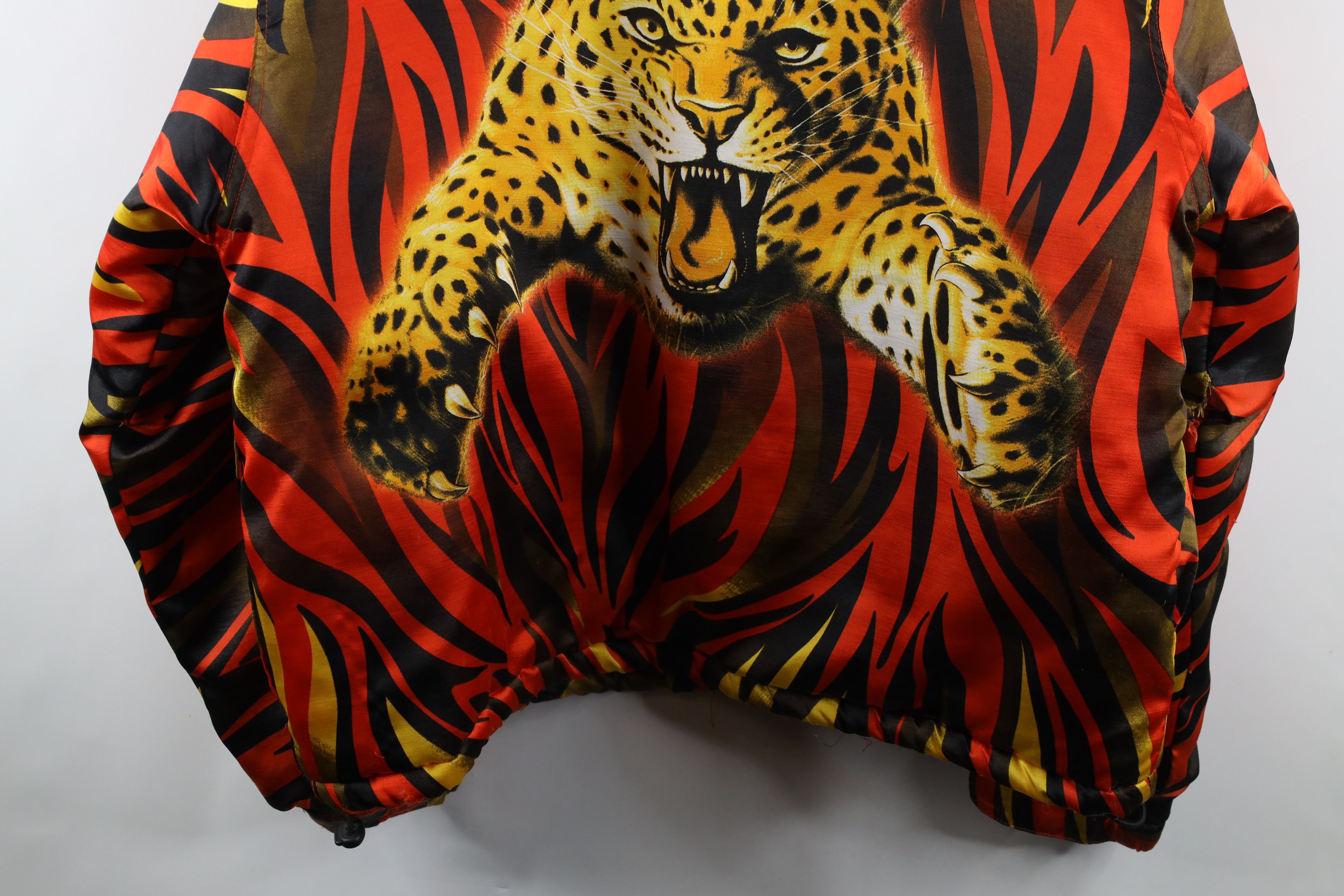 Vintage 90s Streetwear All Over Print Full Zip Puffer Jacket