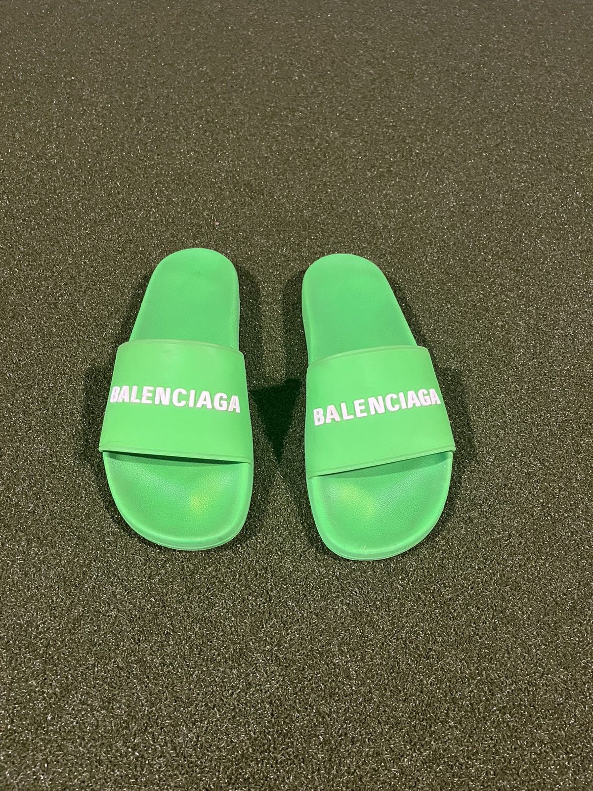 人気★関税込【BALENCIAGA】Pool スライドサンダルGreen 楽天市場】BALENCIAGA×CROCS バレンシアガ クロックス POOL RUB