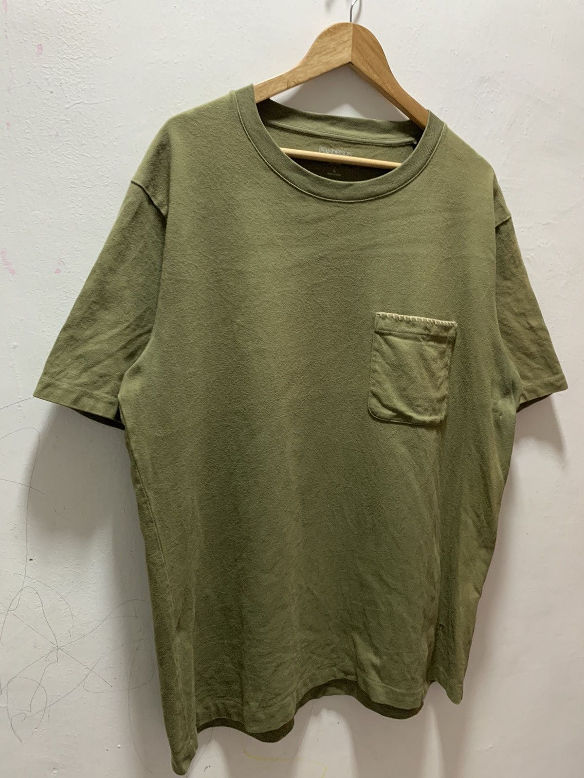 JW Anderson × Uniqlo Uniclo Jw Anderson Army Green Stitched Pocket T Shirt XL Size US XL / EU 56 / 4 - 5 Thumbnail