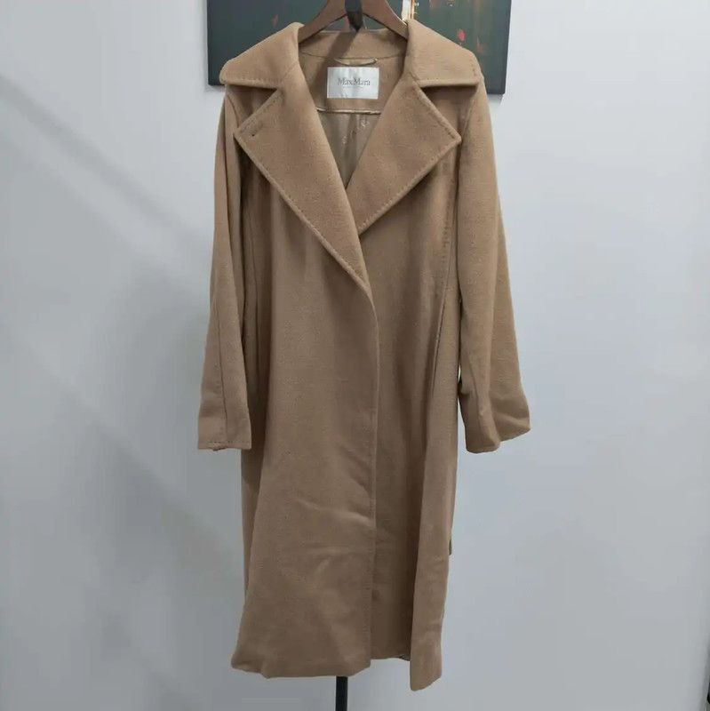 Max Mara MaxMara Elegant Long Wool Coat for Women 0089 Size M / US 6-8 / IT 42-44 - 1 Thumbnail