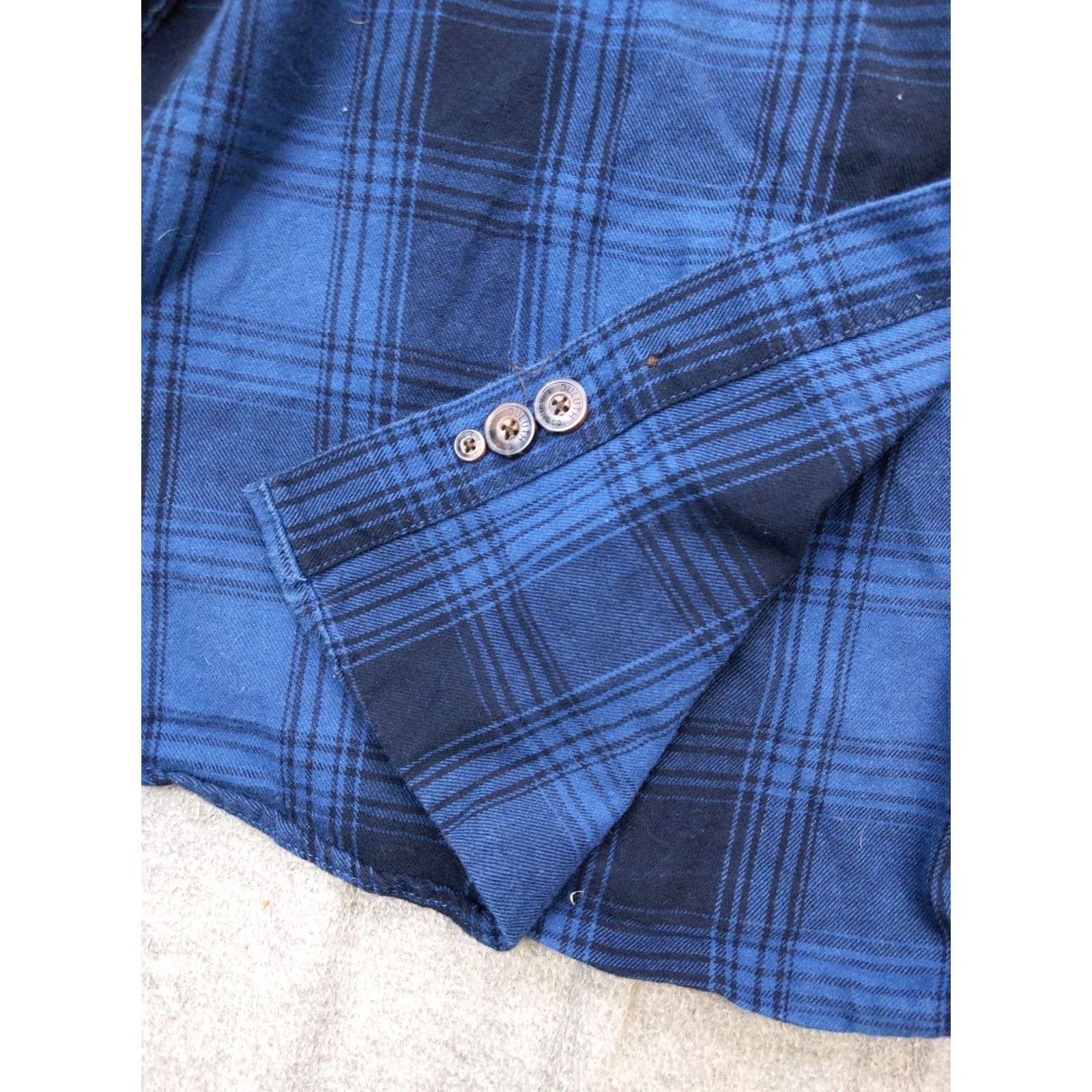Duluth Trading Company Duluth Trading Co Shirt Mens Large Blue Plaid Flannel Button Up Pockets Size US L / EU 52-54 / 3 - 7 Thumbnail