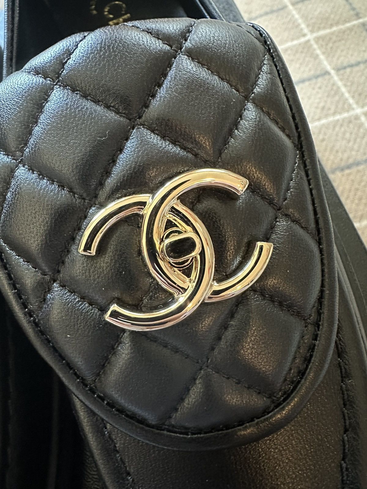 Chanel Chanel turnlock loafer black size 38 Size US 8 / IT 38 - 2 Thumbnail