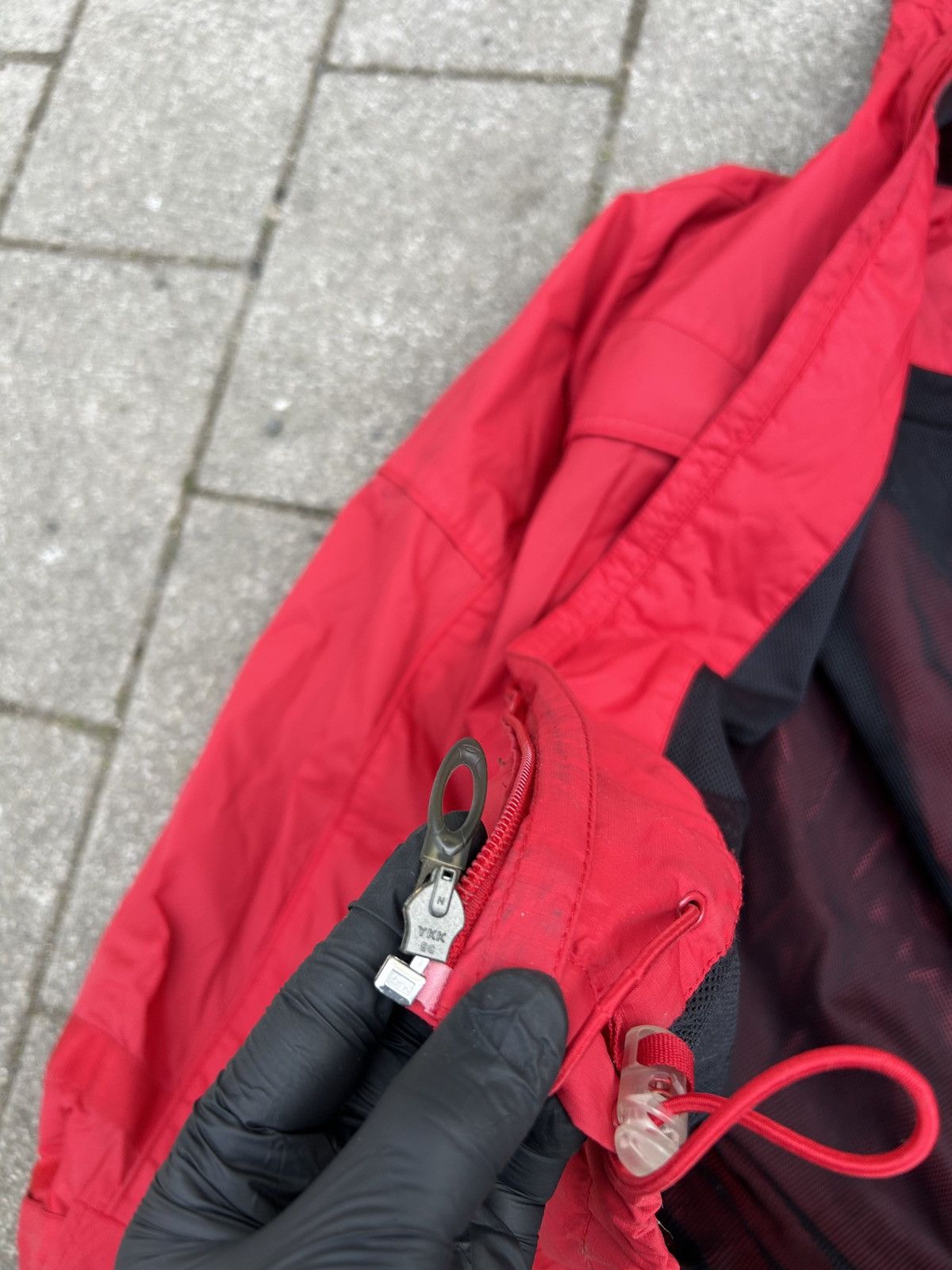Oakley Oakley Vintage red Hooded Windbreaker Jacket with big Logo Size US S / EU 44-46 / 1 - 8 Thumbnail