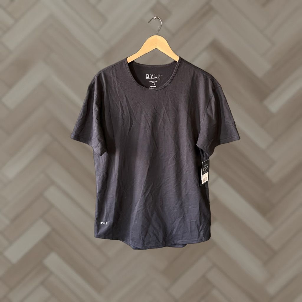 Vintage BYLT Shirt Short Sleeve Mens Size L Black Lux Drop Cut Signature Casual Athletic All Seasons Breathable Stretch Logo T-Shirt 90s? Size US L / EU 52-54 / 3 - 1 Thumbnail