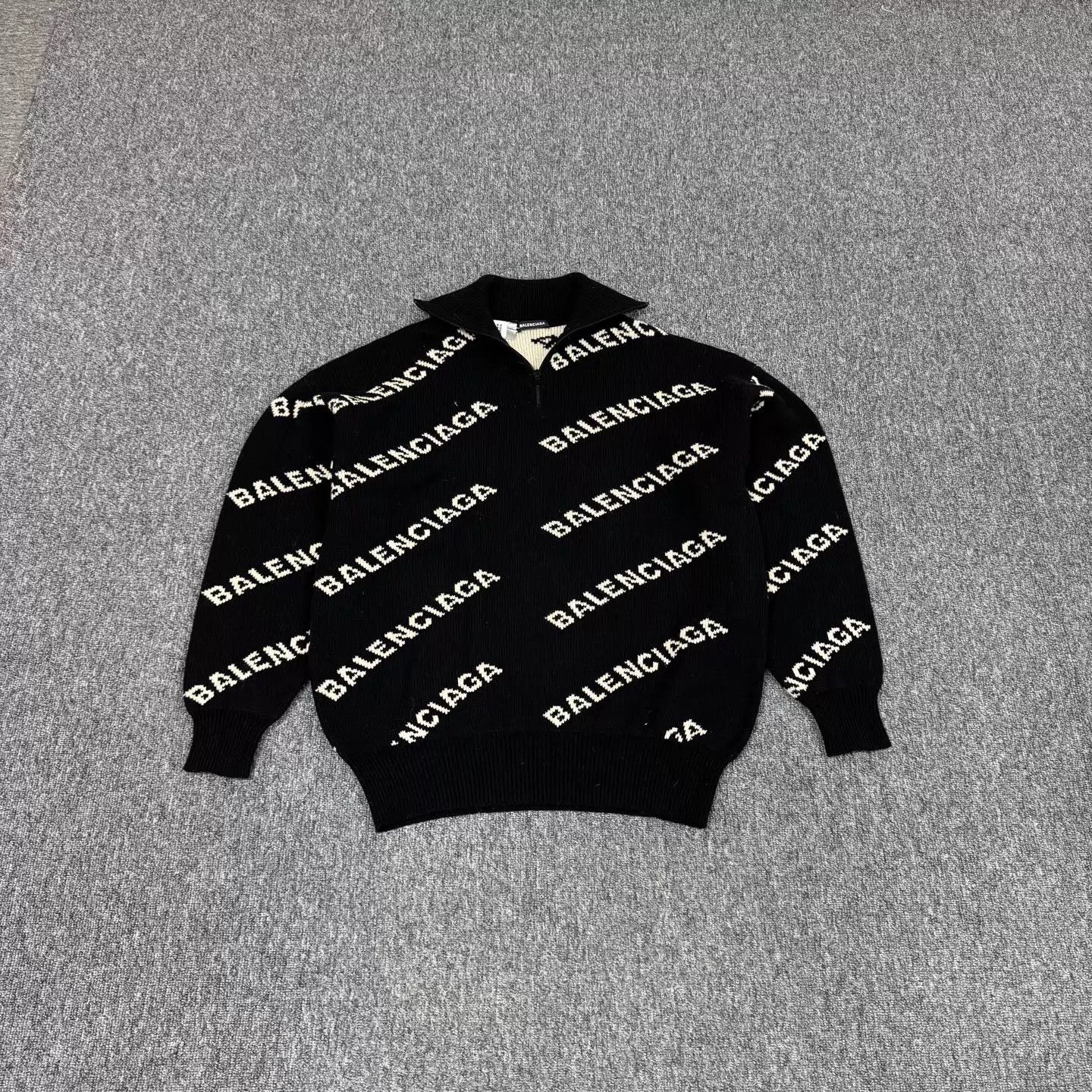 Balenciaga Balenciaga Black Allover Text Knit Sweater S 99new Size S / US 4 / IT 40 - 1 Thumbnail