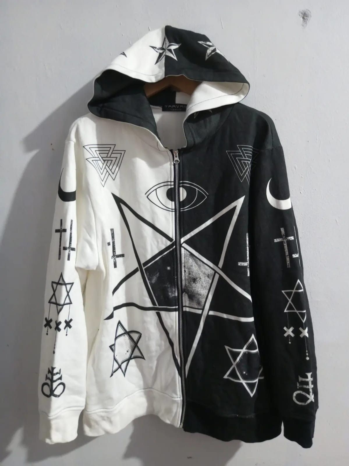 Japanese Brand Travas tokyo iluminati cross hoodie Size US L / EU 52-54 / 3 - 1 Thumbnail