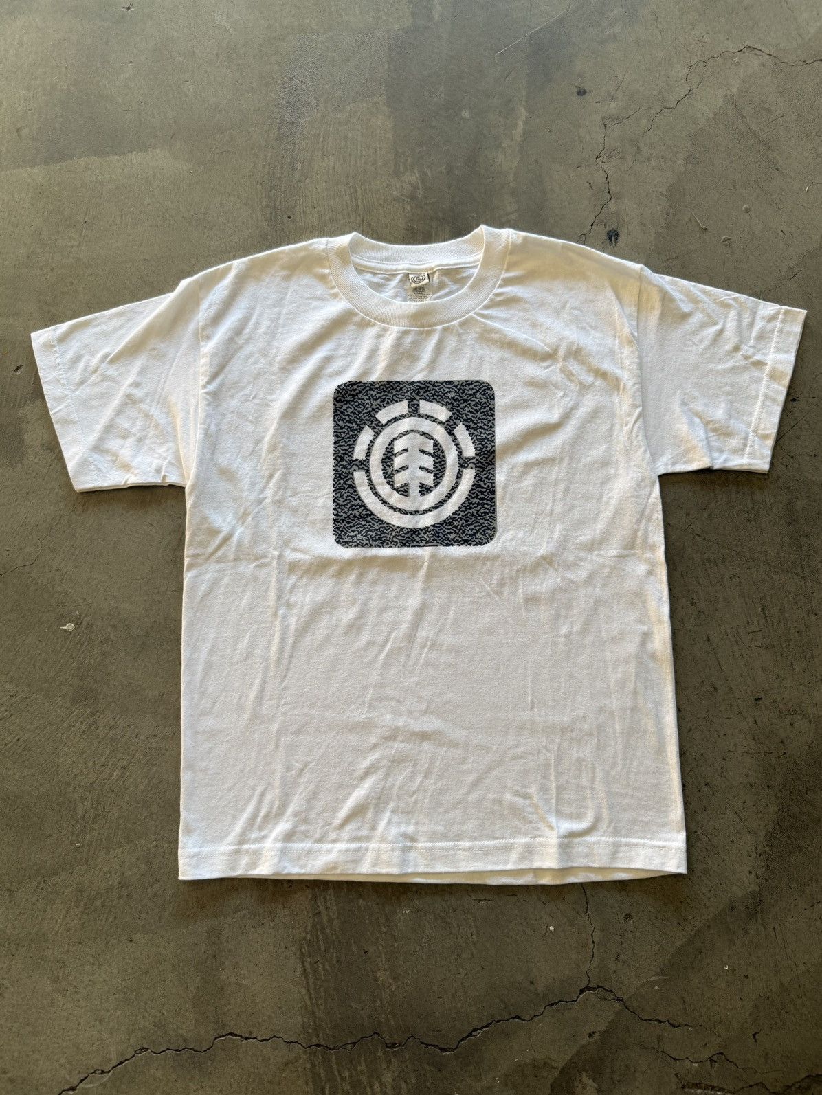 Element Element skate t shirt elephant print brand new size l men’s Size US L / EU 52-54 / 3 - 1 Thumbnail