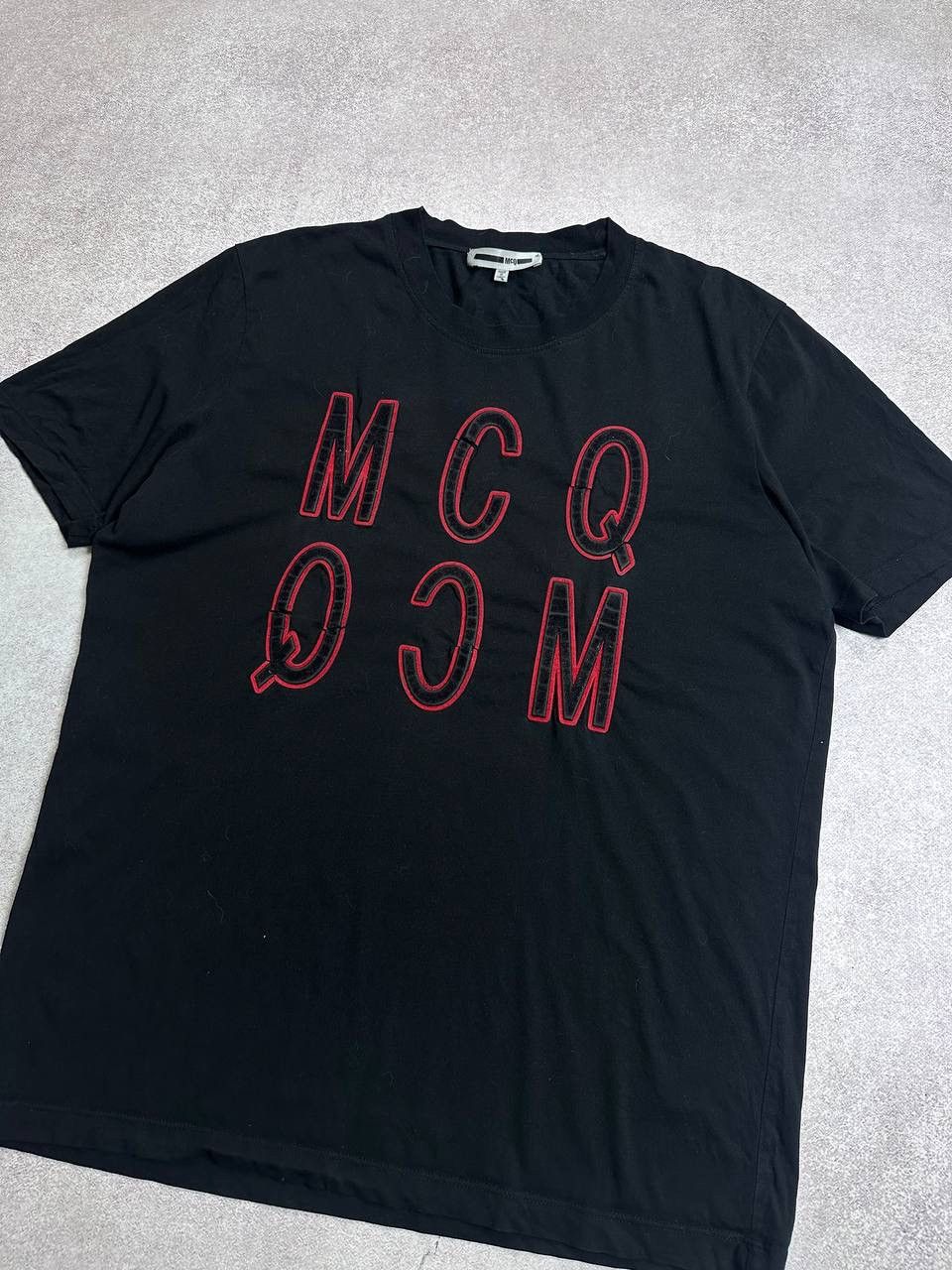 Alexander McQueen × MCQ × Vintage Vintage MCQ Alexander Mcqueen Bog Logo Spellout T-shirt Rare Size US XL / EU 56 / 4 - 2 Thumbnail