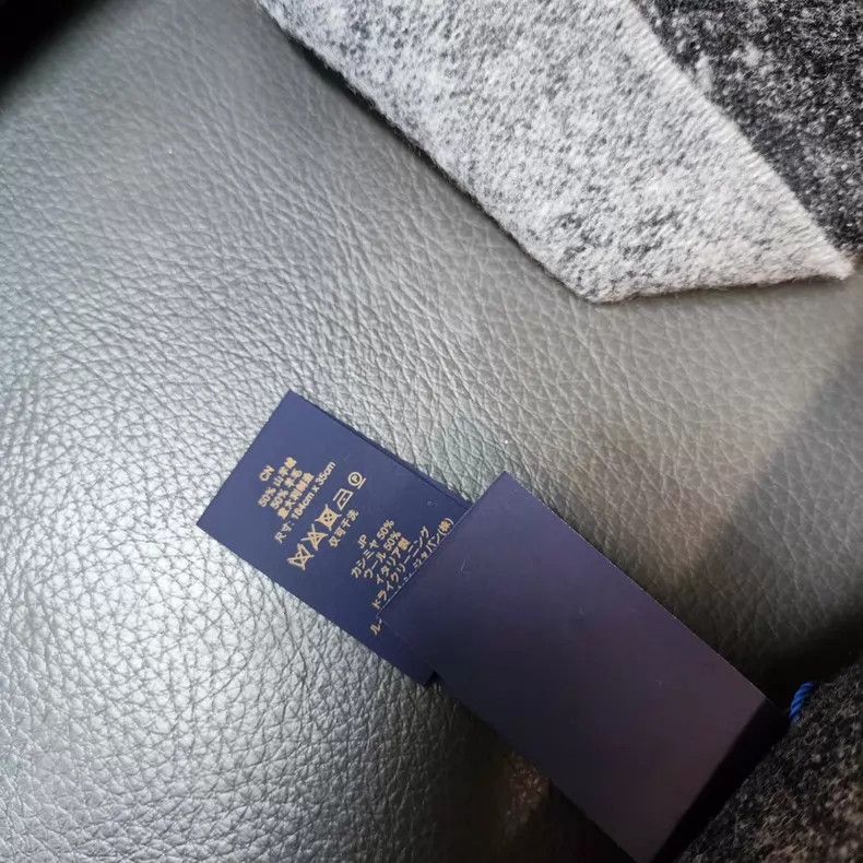 Louis Vuitton Louis Vuitton Grey logo scarf Size ONE SIZE - 5 Thumbnail