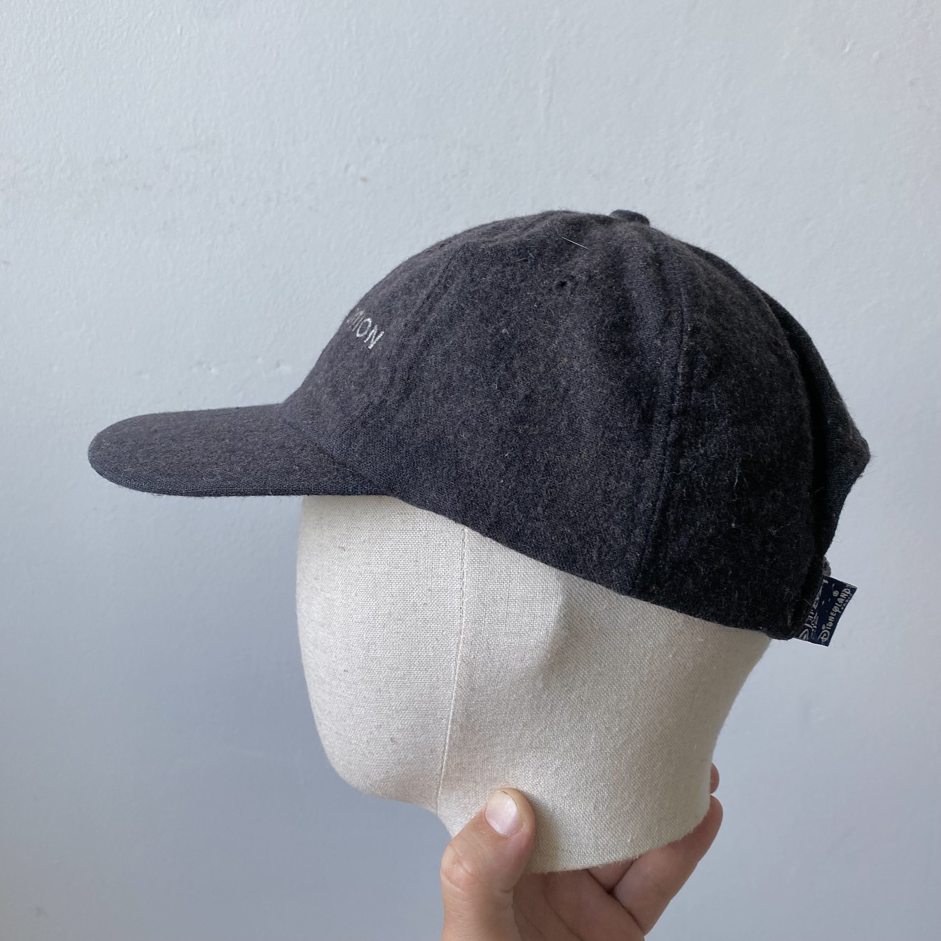 Disney Vintage 90s Mickey Mouse Woll cap Disneyland Paris Size ONE SIZE - 2 Thumbnail
