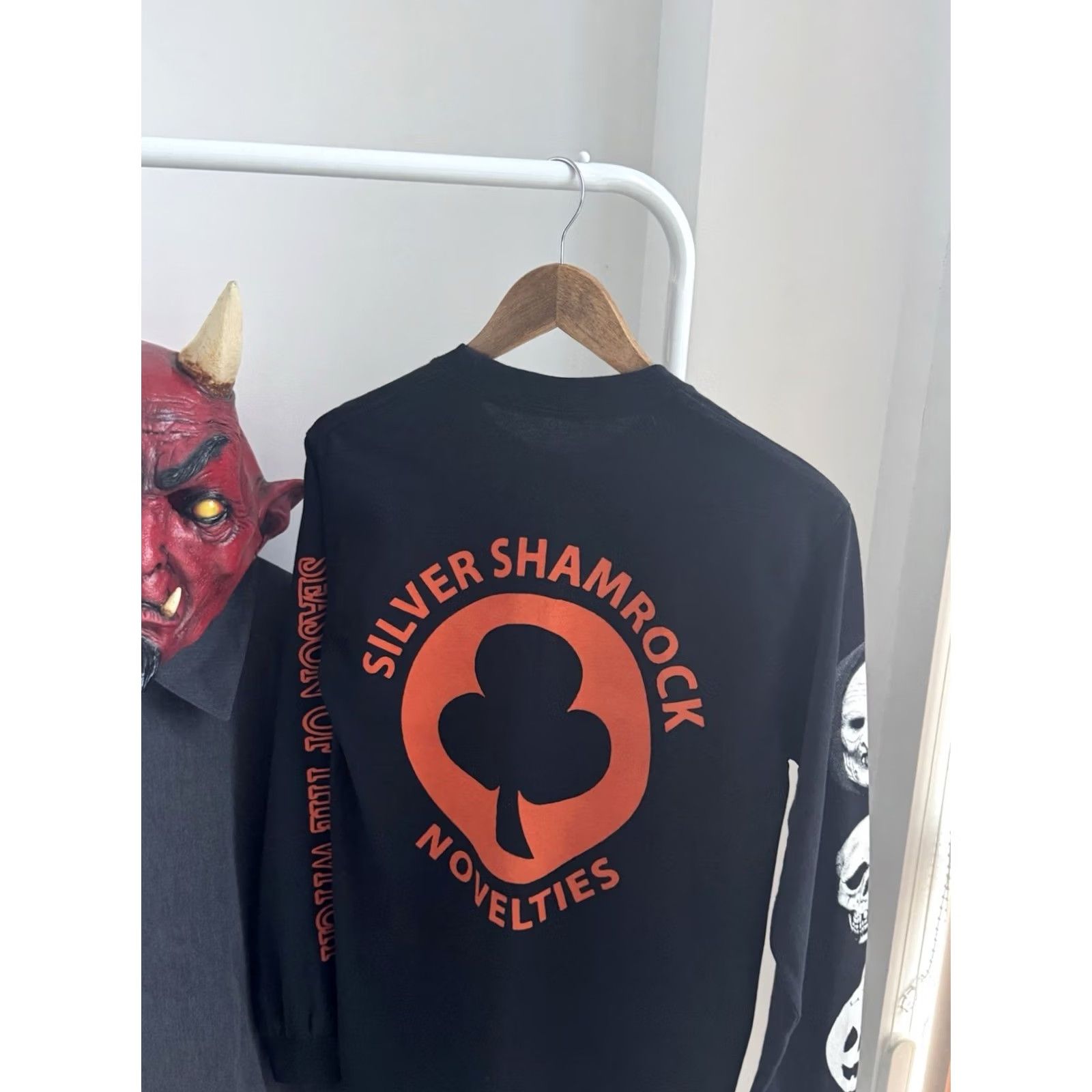 Vintage VINTAGE Halloween 3 Michael Myers Season Of The Witch Horror Movie Long Sleeve T-Shirt Womens/Mens S/M Black 80s Movie Halloween Merch Logo Size US M / EU 48-50 / 2 - 5 Thumbnail