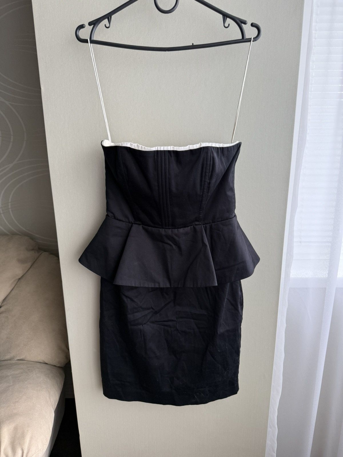 alice and olivia black peplum dress Pre-owned alice + olivia Peplum Dress – Sabrina's Closet main image 0