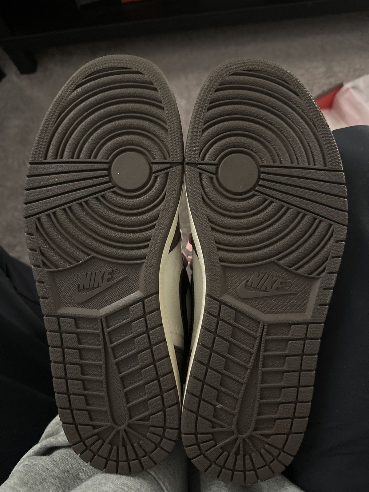 Jordan Brand × Nike × Travis Scott Jordan 1 Travis Scott OG Mocha Size US 10.5 / EU 43-44 - 8 Thumbnail