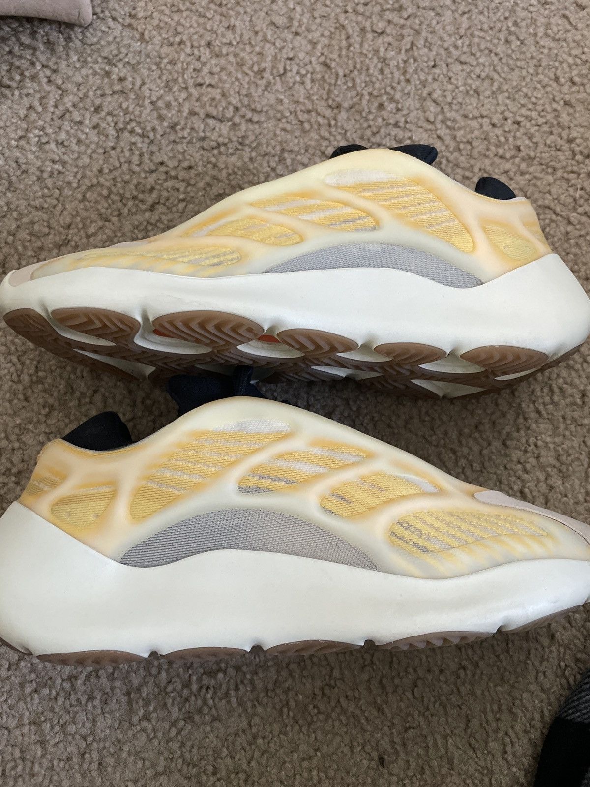 Yeezy yeezy 700 v3 safflower monos Size US 10.5 / EU 43-44 - 2 Thumbnail