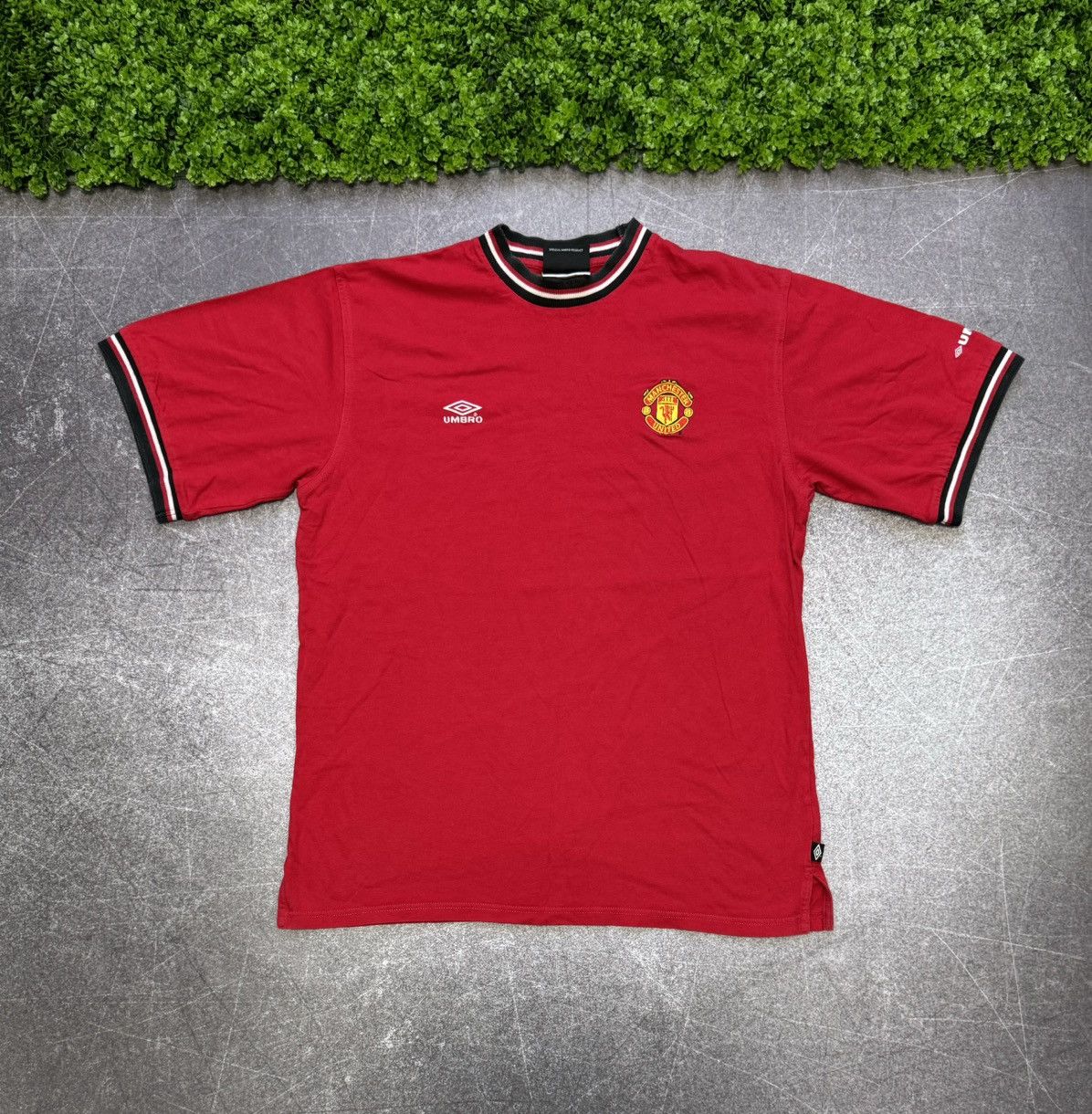 Vintage Vintage Umbro Manchester United Soccer T-Shirt 90s SHARP Size US L / EU 52-54 / 3 - 1 Thumbnail