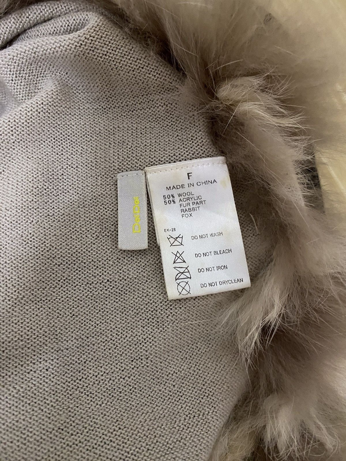 Japanese Brand Japanese Brand Rabbit Fur Neck Warmer Muffler Scarves Size ONE SIZE - 4 Thumbnail