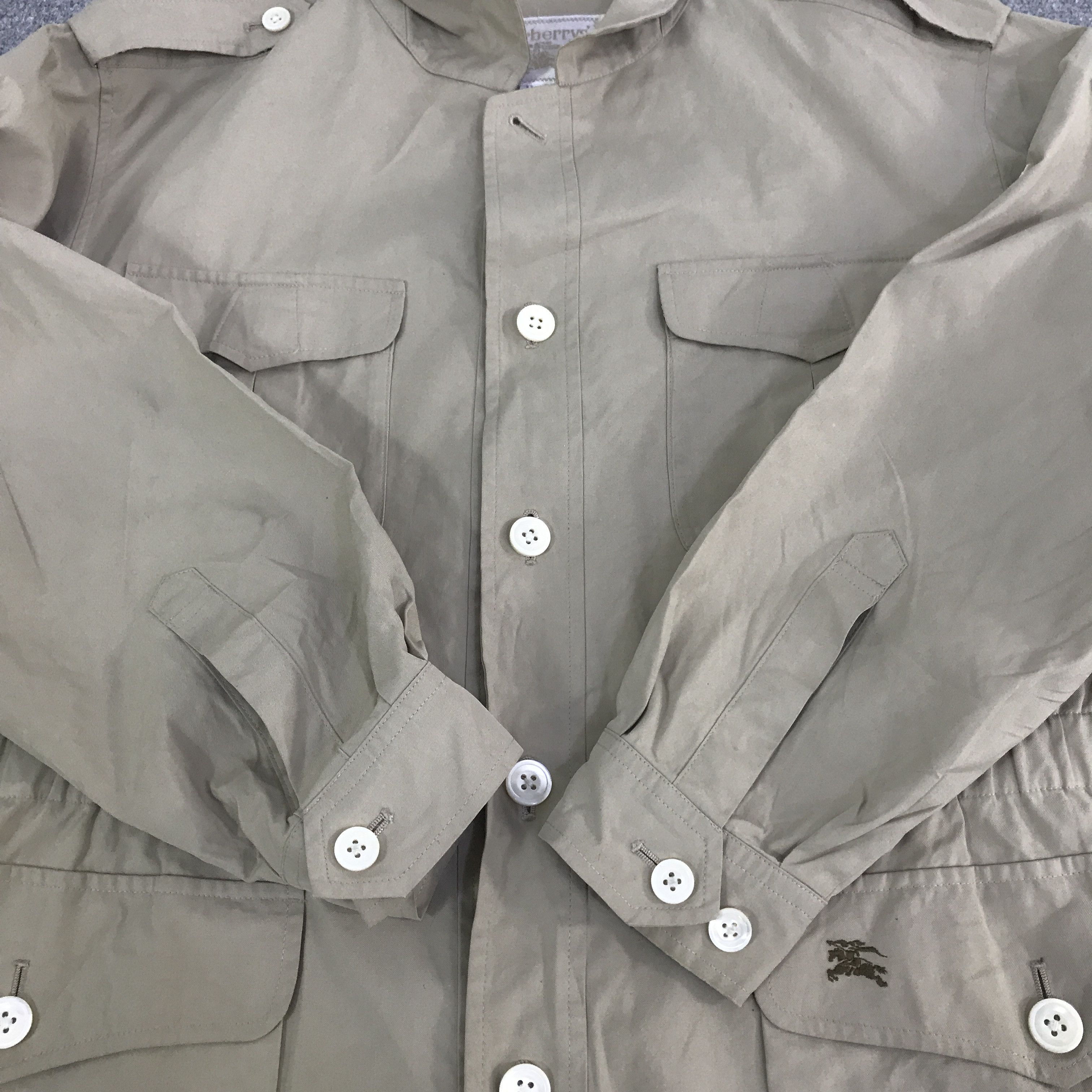 Burberry Vintage burberry Button Design Woman jacket K128B7 Size US M / EU 48-50 / 2 - 8 Thumbnail