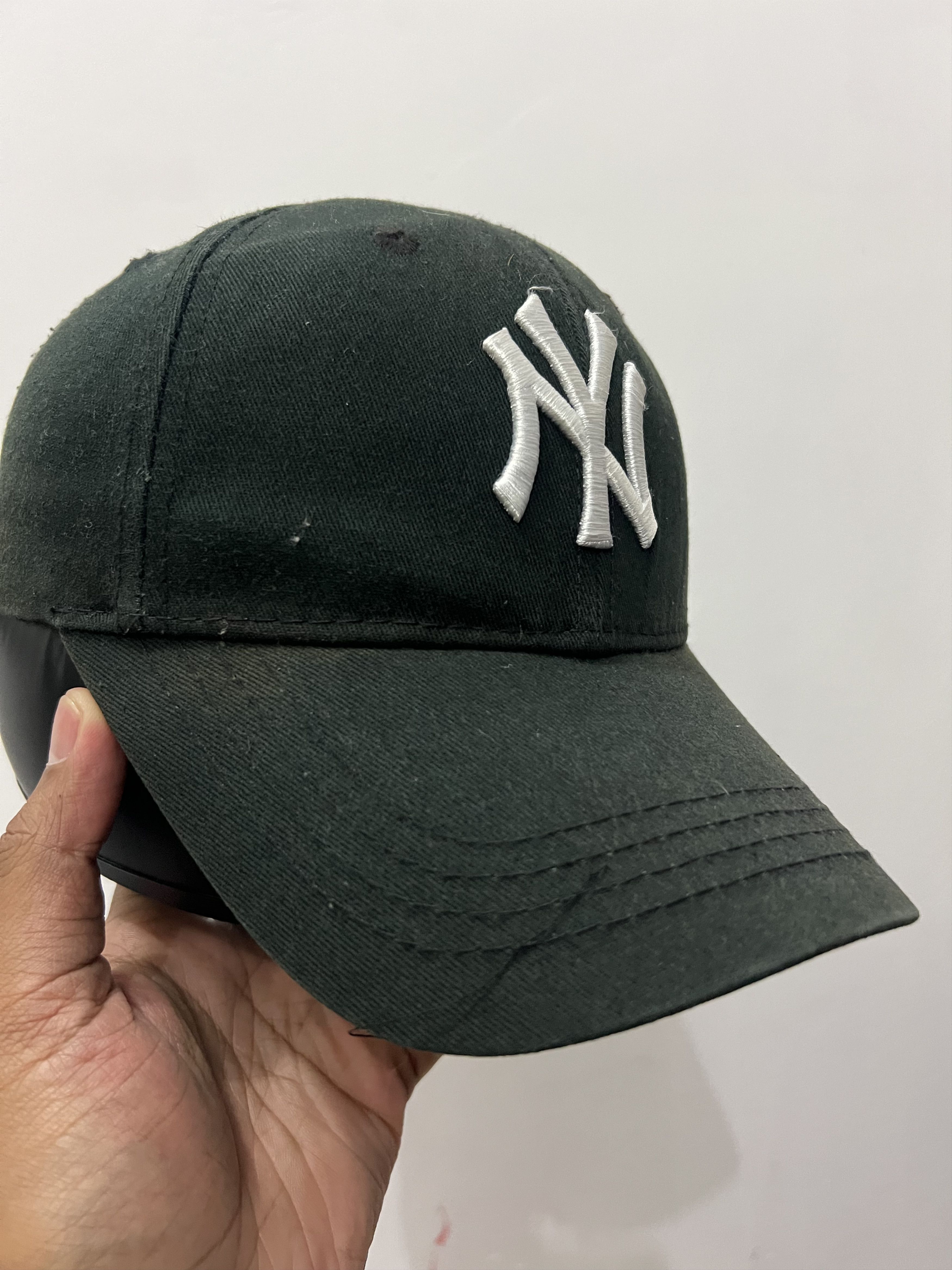 New York Yankees New York Yankees Hat Size ONE SIZE - 6 Thumbnail