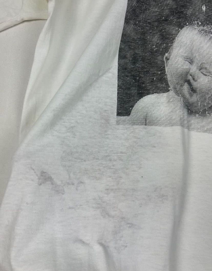 Fruit Of The Loom × Vintage Vintage 90s Desert Rain /Baby On Raining Photo print Art tee Size US L / EU 52-54 / 3 - 6 Thumbnail