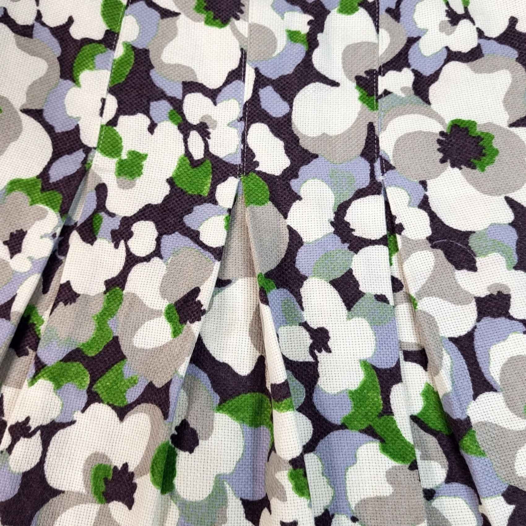 Mango MNG By Mango Women's Pleated Floral Skirt Size 4 Green Knee Length Skirt Mens? Womens Size 27" / US 4 / IT 40 - 2 Thumbnail