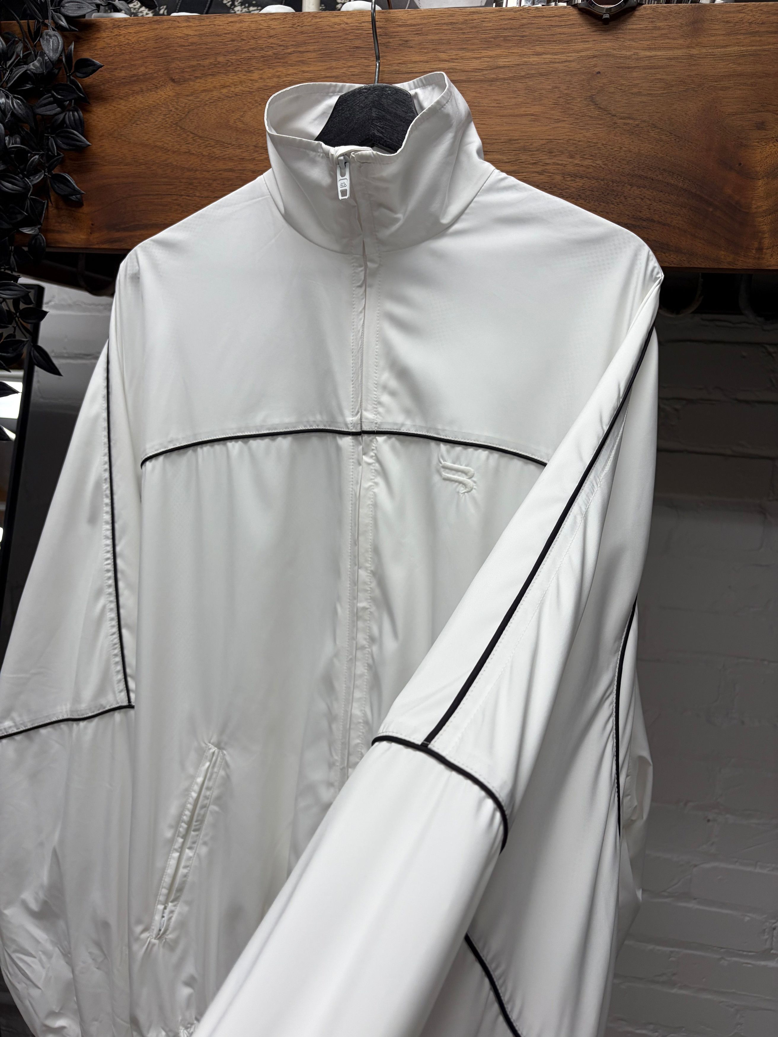 Balenciaga SS2021 Balenciaga ‘Sporty B’ Logo White Oversized Windbreaker Size US XL / EU 56 / 4 - 2 Thumbnail