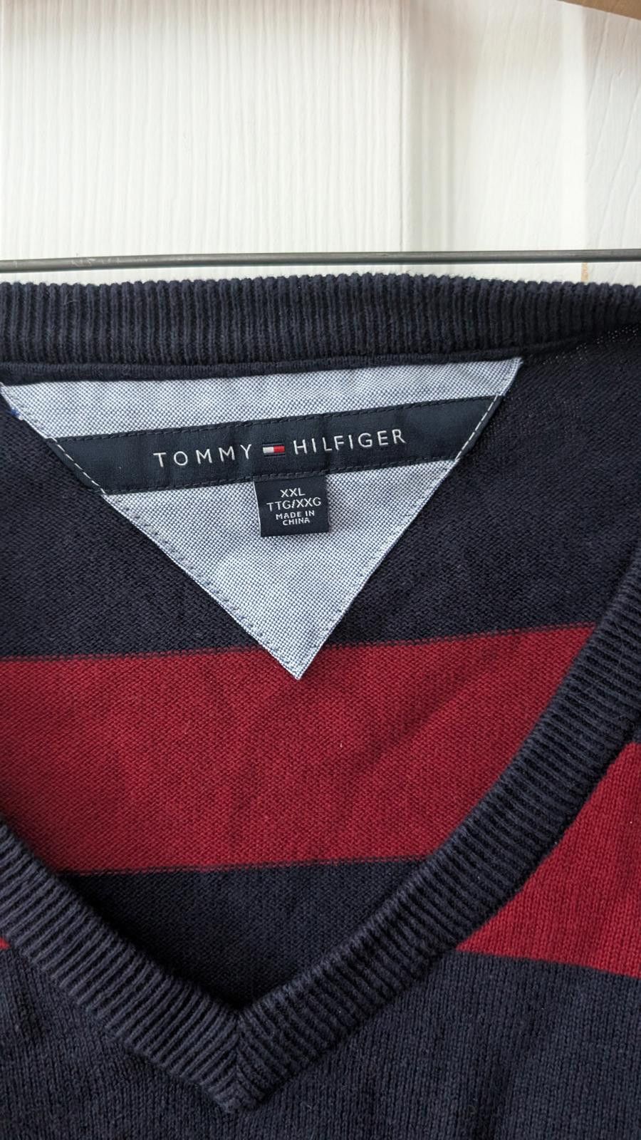 Tommy Hilfiger Tommy Hilfiger Men’s V-Neck Sweater Navy Stripe Size XXL Size US XXL / EU 58 / 5 - 2 Thumbnail