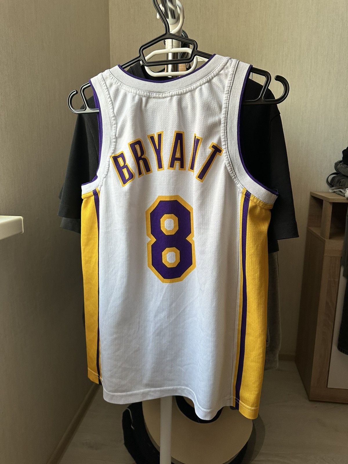 Champion Kobe Bryant 8 Lakers Champion White NBA Basketball Jersey Size US S / EU 44-46 / 1 - 3 Thumbnail