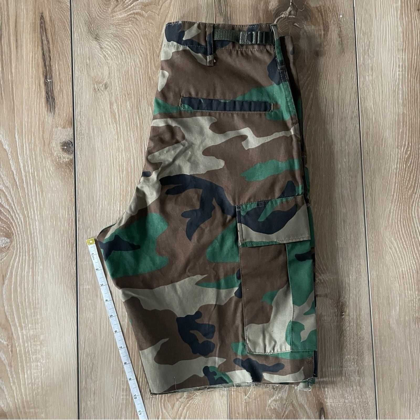 Urban Renewal Urban Outfitters Urban Renewal Remade Camo Cut-Off Short S Size 31" - 12 Thumbnail