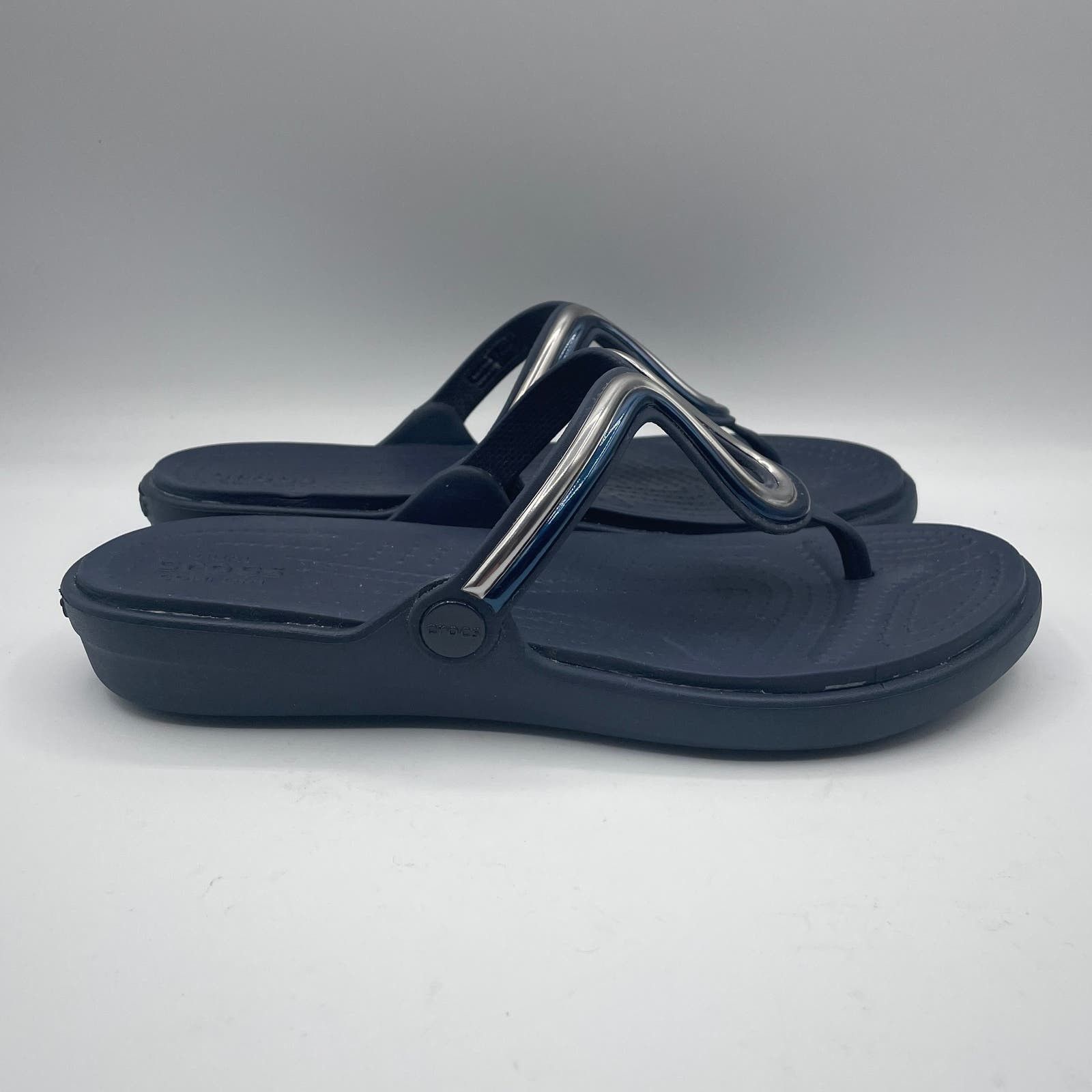 sanrah metal block crocs