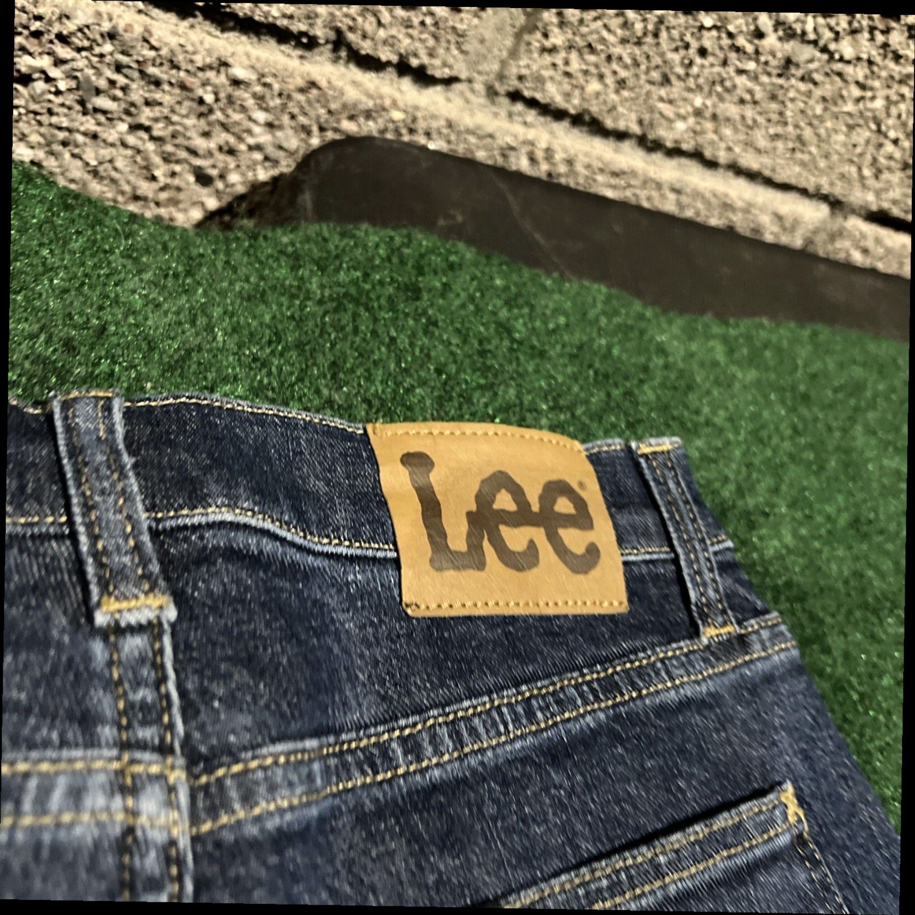 Lee New LEE Womens Flare Jeans Size 6 Medium Wash Cotton Spandex Blend Blue. 28x33 Size 28" / US 6 / IT 42 - 4 Thumbnail