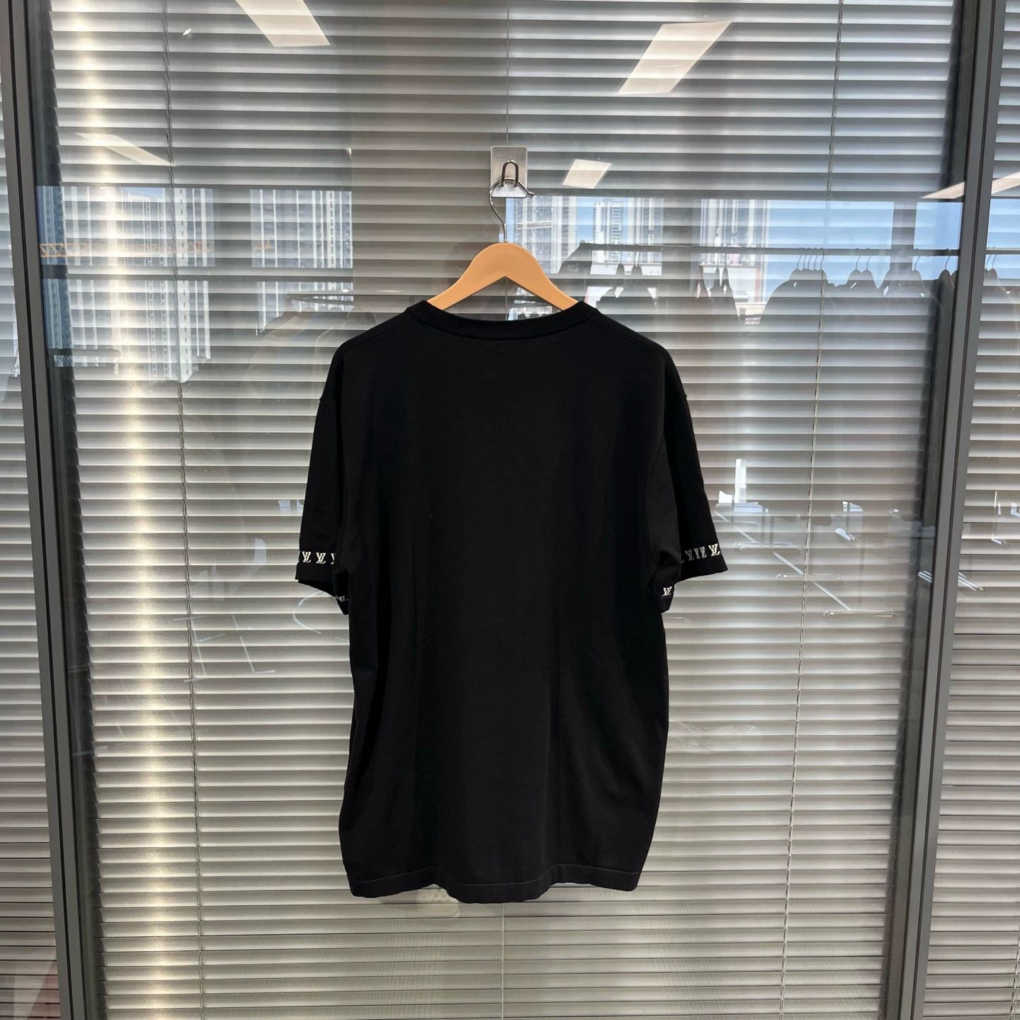 Louis Vuitton LV x Pharrell Black Cuff Allover Print Knit Tee L Size US L / EU 52-54 / 3 - 4 Thumbnail