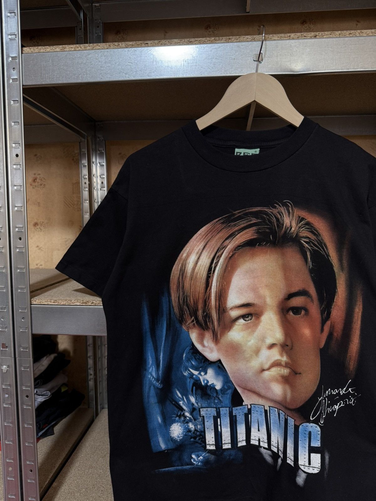 Vintage VINTAGE 90s LEAONARDO DiCAPRIO TITANIC RETRO MOVIE T-SHIRT Size US L / EU 52-54 / 3 - 3 Thumbnail
