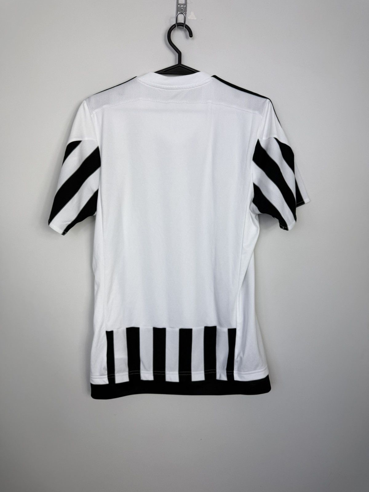 Adidas Adidas Juventus 2015/2016 Soccer Jersey Size: Size US S / EU 44-46 / 1 - 5 Thumbnail