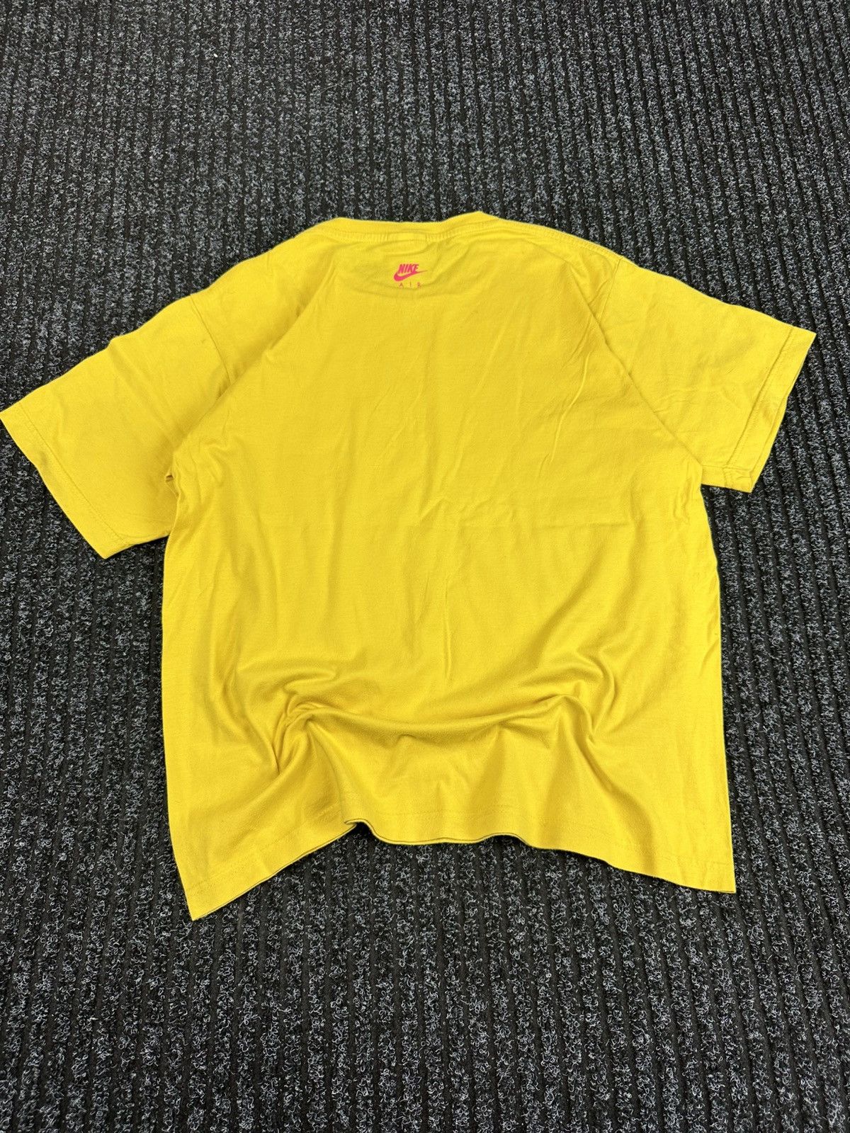 Nike Vintage Y2K Nike AIR 3D logo Streetwear Yellow Tee T shirt Size US M / EU 48-50 / 2 - 3 Thumbnail
