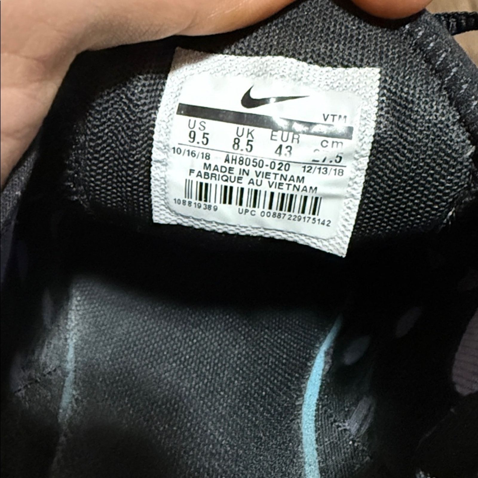 Nike Nike Air Max 270 Throwback Future Iridescent Size US 9.5 / EU 42-43 - 9 Thumbnail