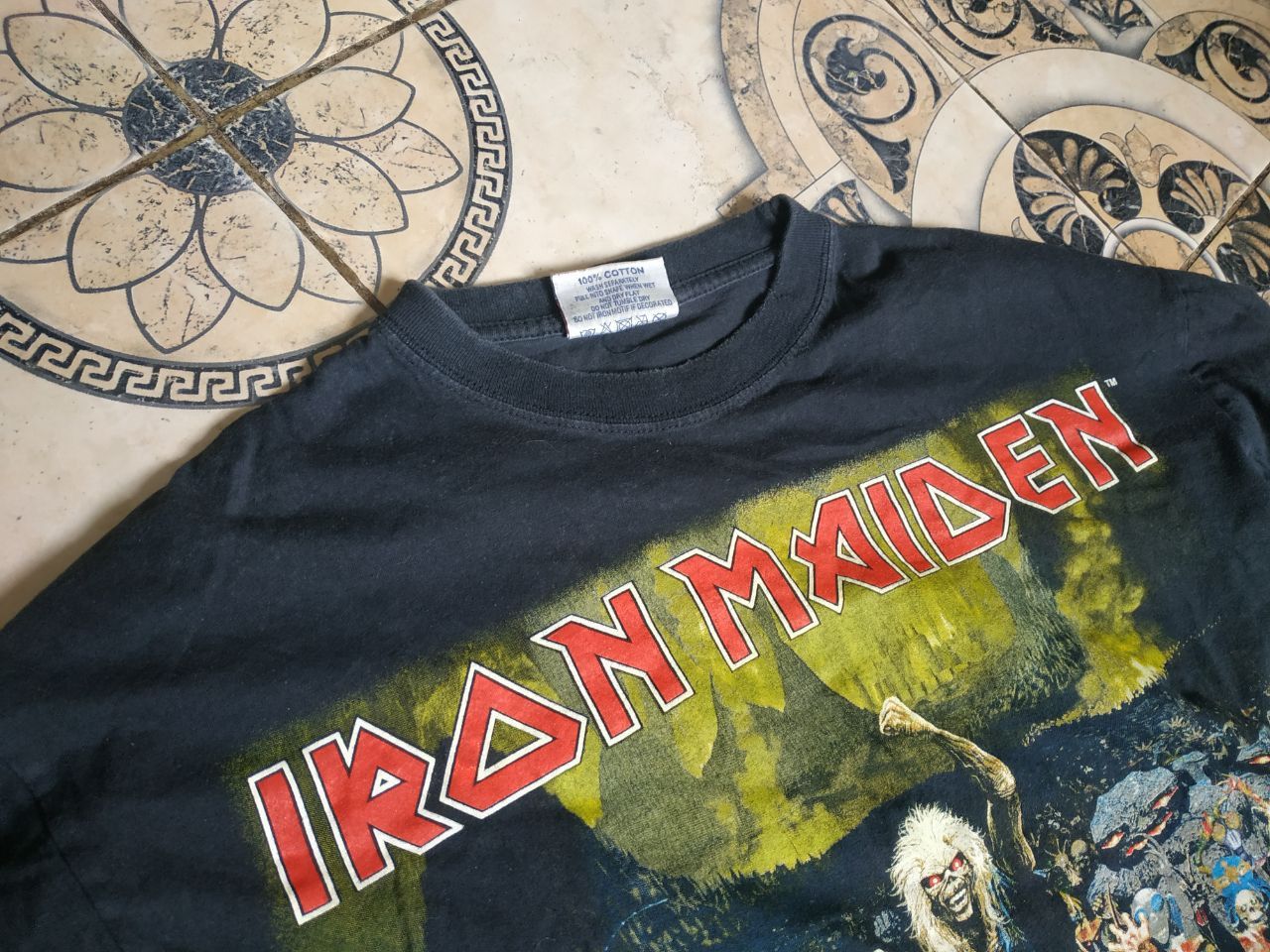 Iron Maiden Iron Maiden — 2000 Earls Court "That's Me Mum" Tee Vintage Size US M / EU 48-50 / 2 - 21 Thumbnail