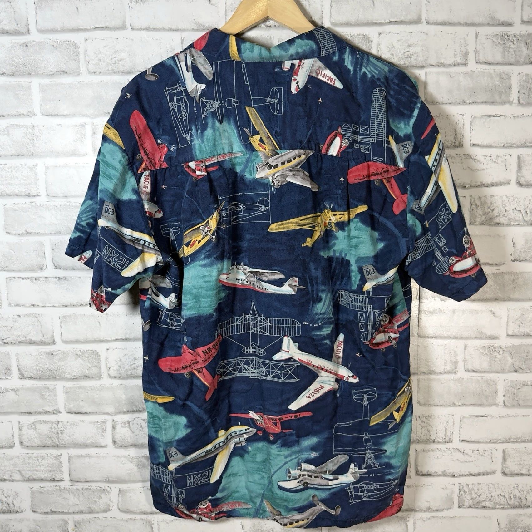 Paradise Found VTG Paradise Found Plane Print Hawaiian Shirt Mens Size M 100% Rayon Multicolor Short Sleeve Button-Up Hawaii Theme Size US M / EU 48-50 / 2 - 5 Thumbnail