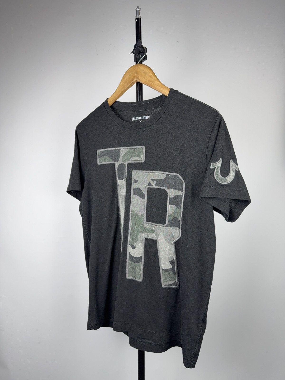 True Religion 00s Y2K True Religion TR Camo Logo Graphic T-Shirt Black Size US M / EU 48-50 / 2 - 1 Thumbnail