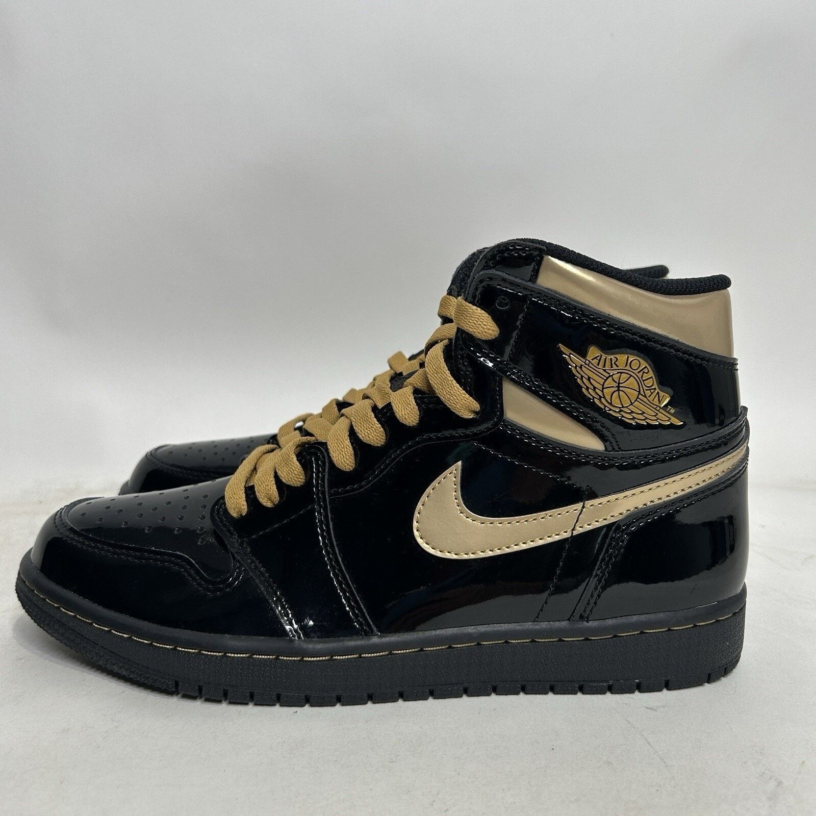 Nike Nike Air Jordan 1 Retro High OG “Black Metallic Gold” Size US 8.5 / EU 41-42 - 6 Thumbnail