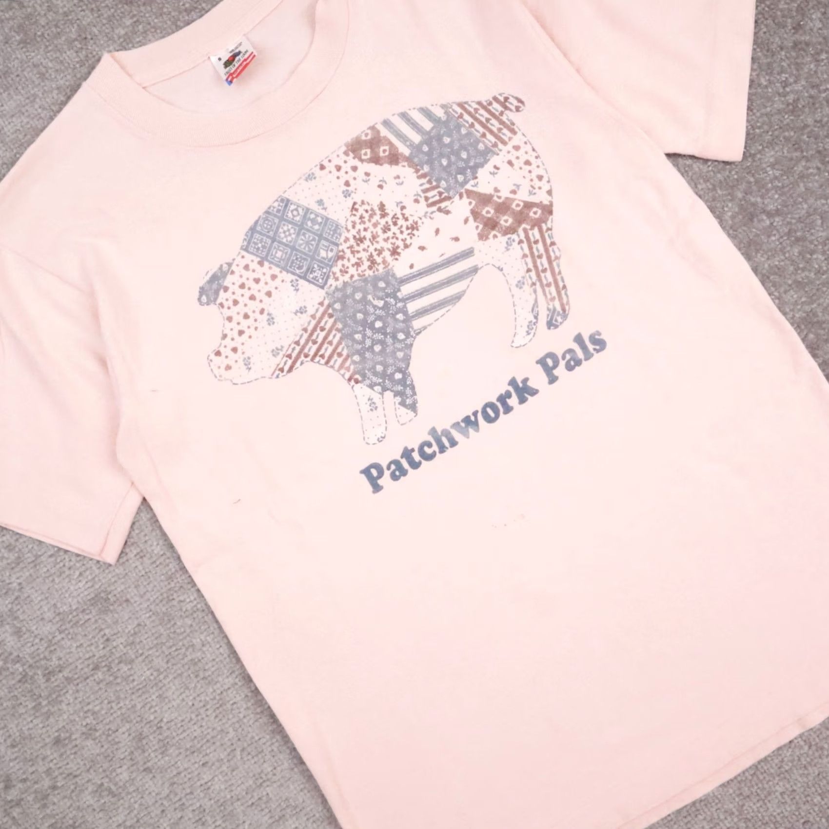 Vintage VINTAGE 90s Patchwork Pals Pig Made in USA Small Pink Short Sleeve T-Shirt Mens Shirt Size US S / EU 44-46 / 1 - 7 Thumbnail