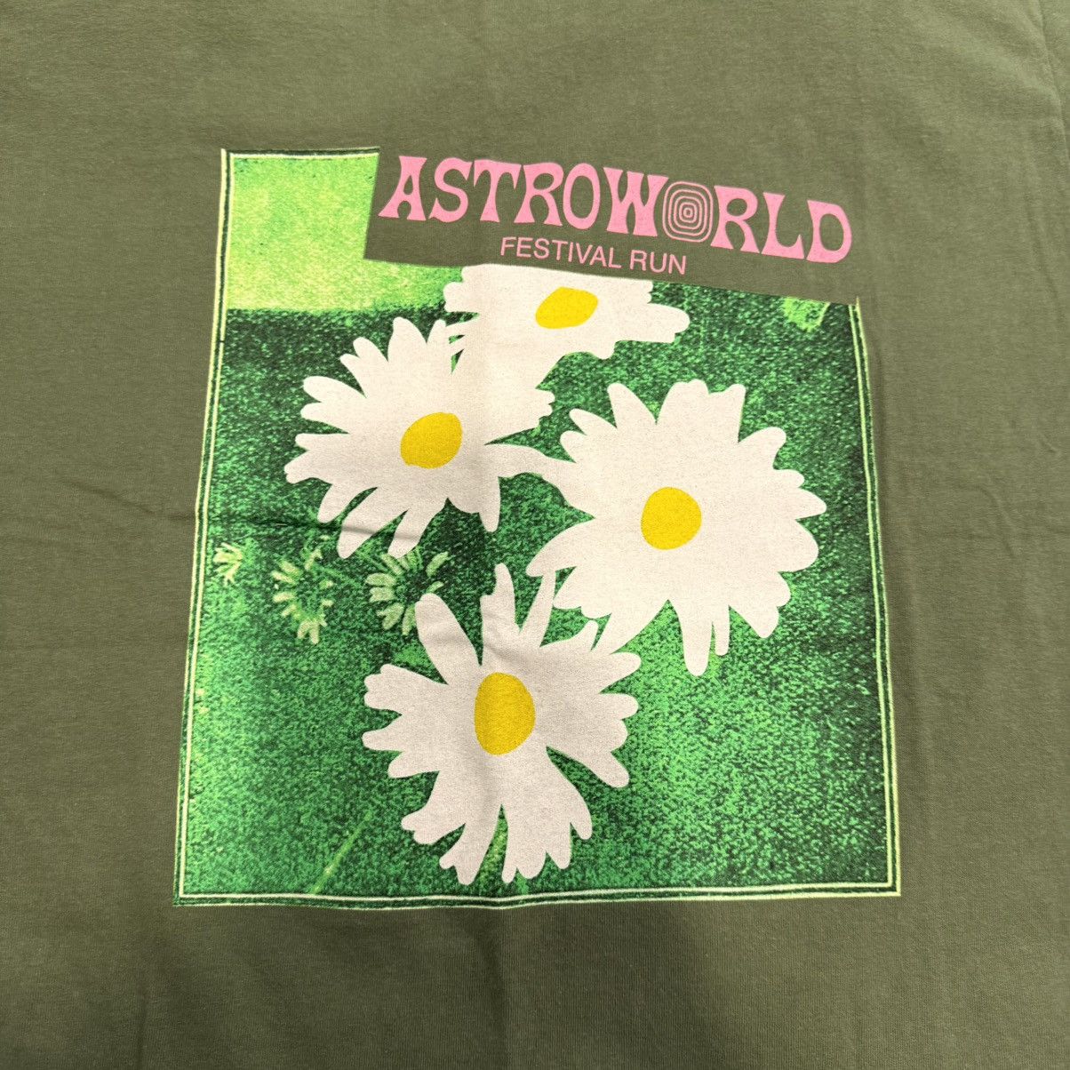 Travis Scott Travis Scott Astroworld Festival Run Flower Tee Size US L / EU 52-54 / 3 - 2 Thumbnail