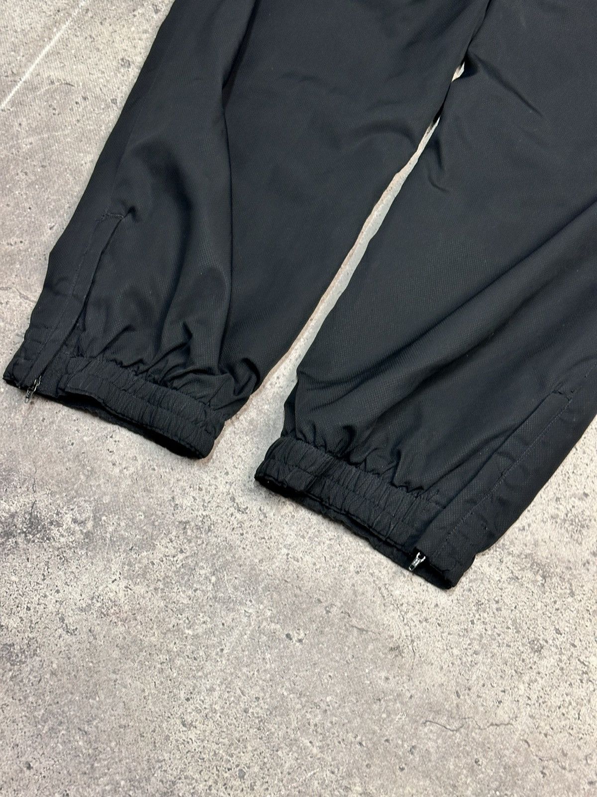 Lacoste Vintage Lacoste black track pants nylon minimal Y2K sport Size US 38 / EU 54 - 11 Thumbnail