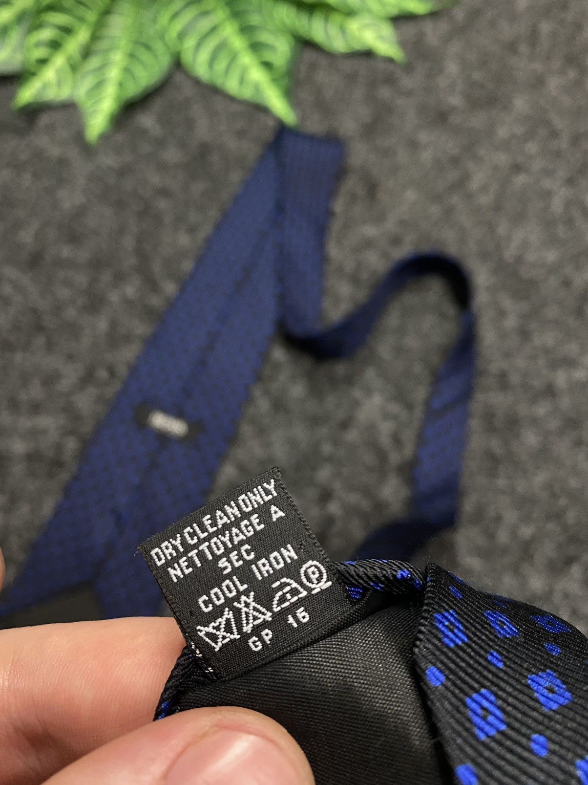 Hugo Boss Tie in a beautiful color Hugo Boss Size ONE SIZE - 6 Thumbnail
