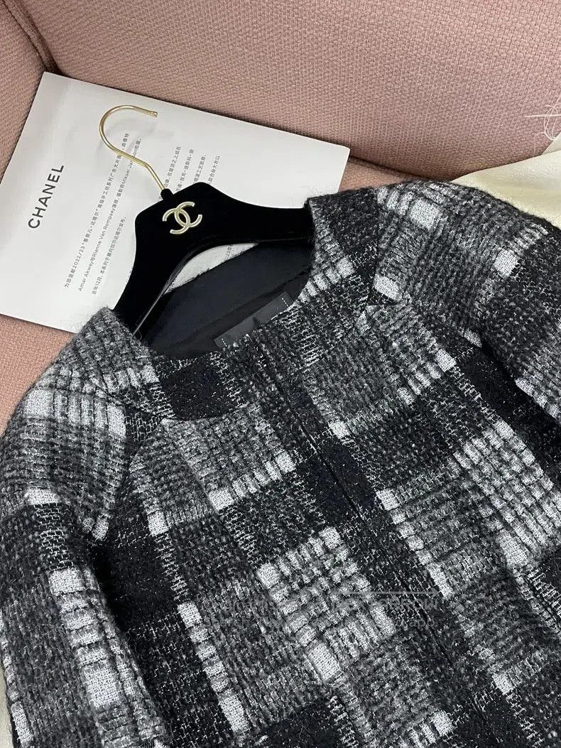 Chanel Chanel Gray Plaid Two-Piece Jacket. Size US XS / EU 42 / 0 - 2 Thumbnail