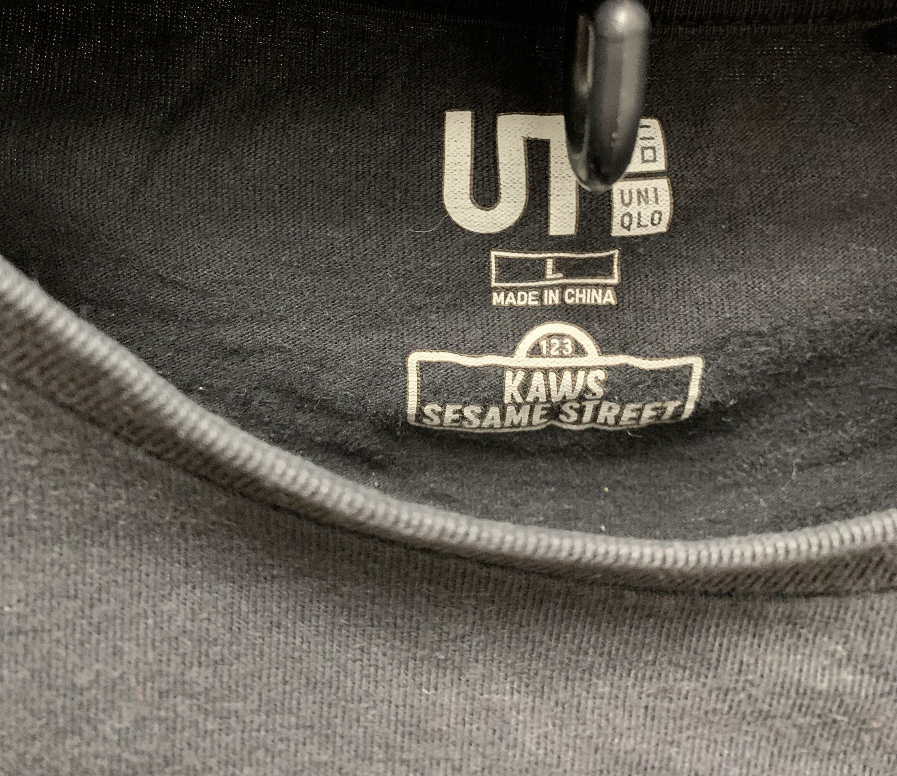 Kaws × Uniqlo Uniqlo kaws Sesame Street big logo black t-shirt L sz Size US L / EU 52-54 / 3 - 6 Thumbnail